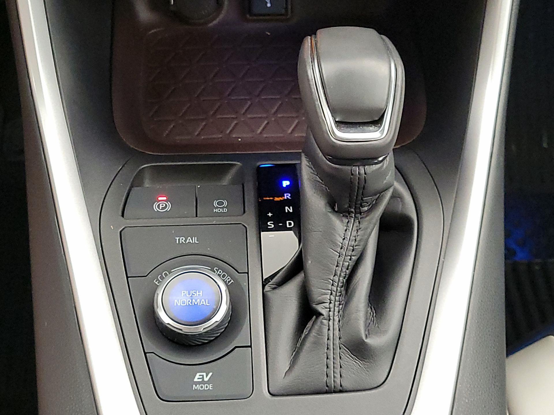 Thumbnail: 2020 Toyota RAV4 - 18