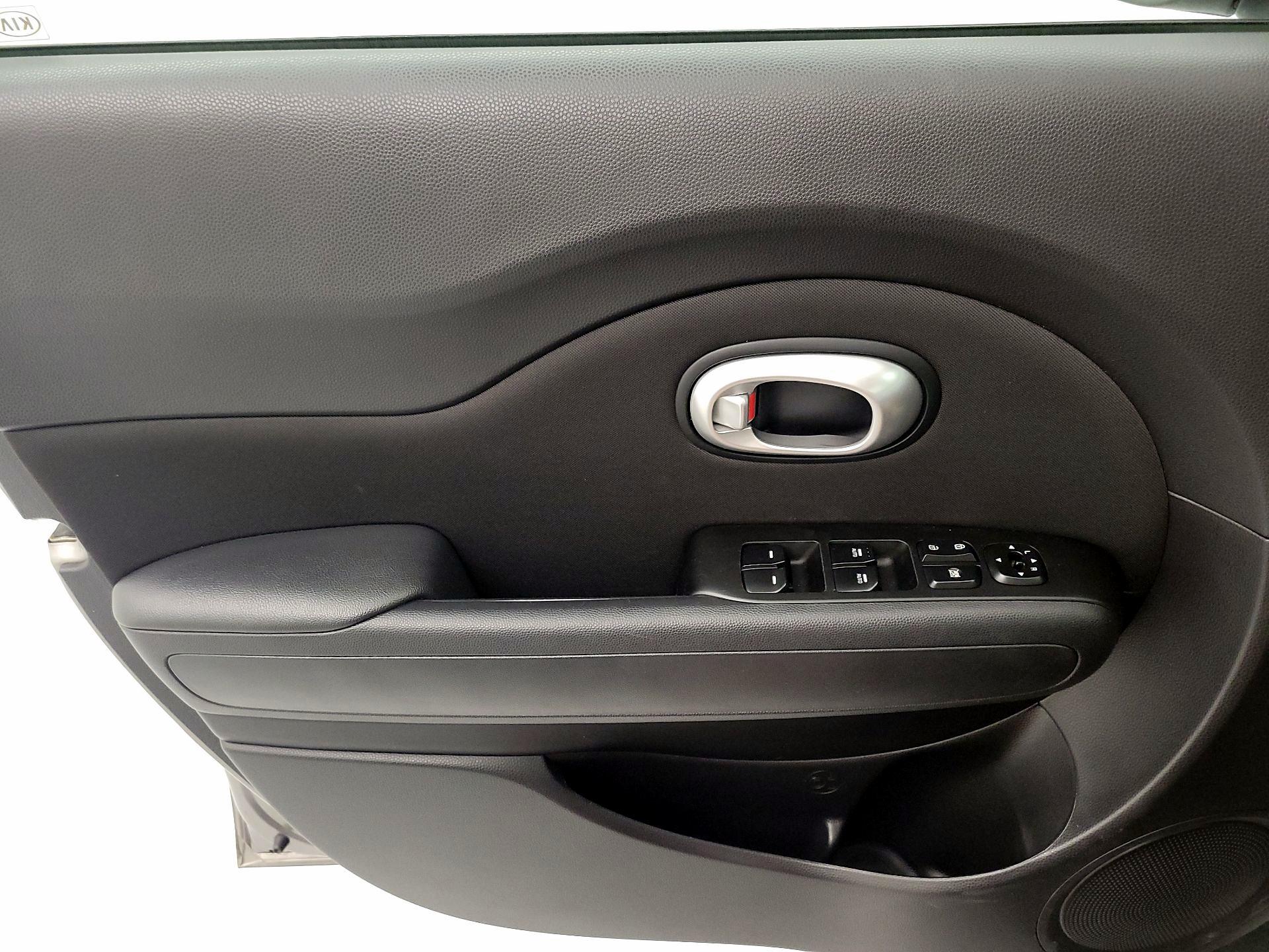 Thumbnail: 2015 Kia Soul - 12