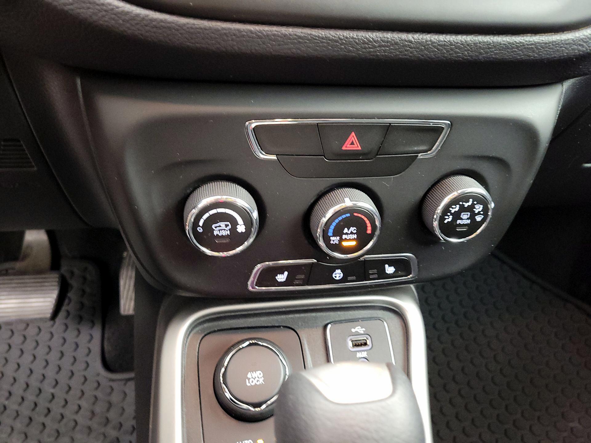Thumbnail: 2018 Jeep Compass - 14