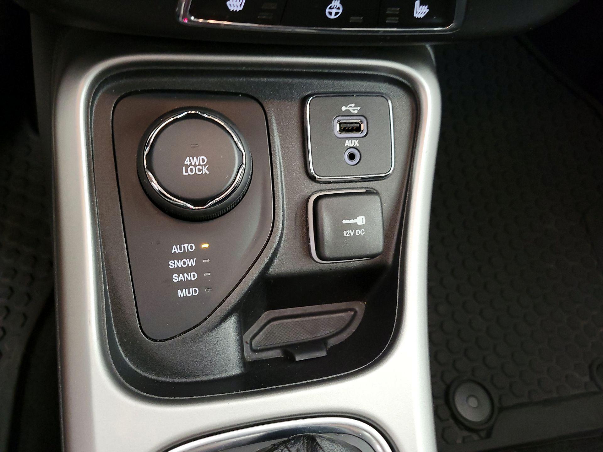 Thumbnail: 2018 Jeep Compass - 16
