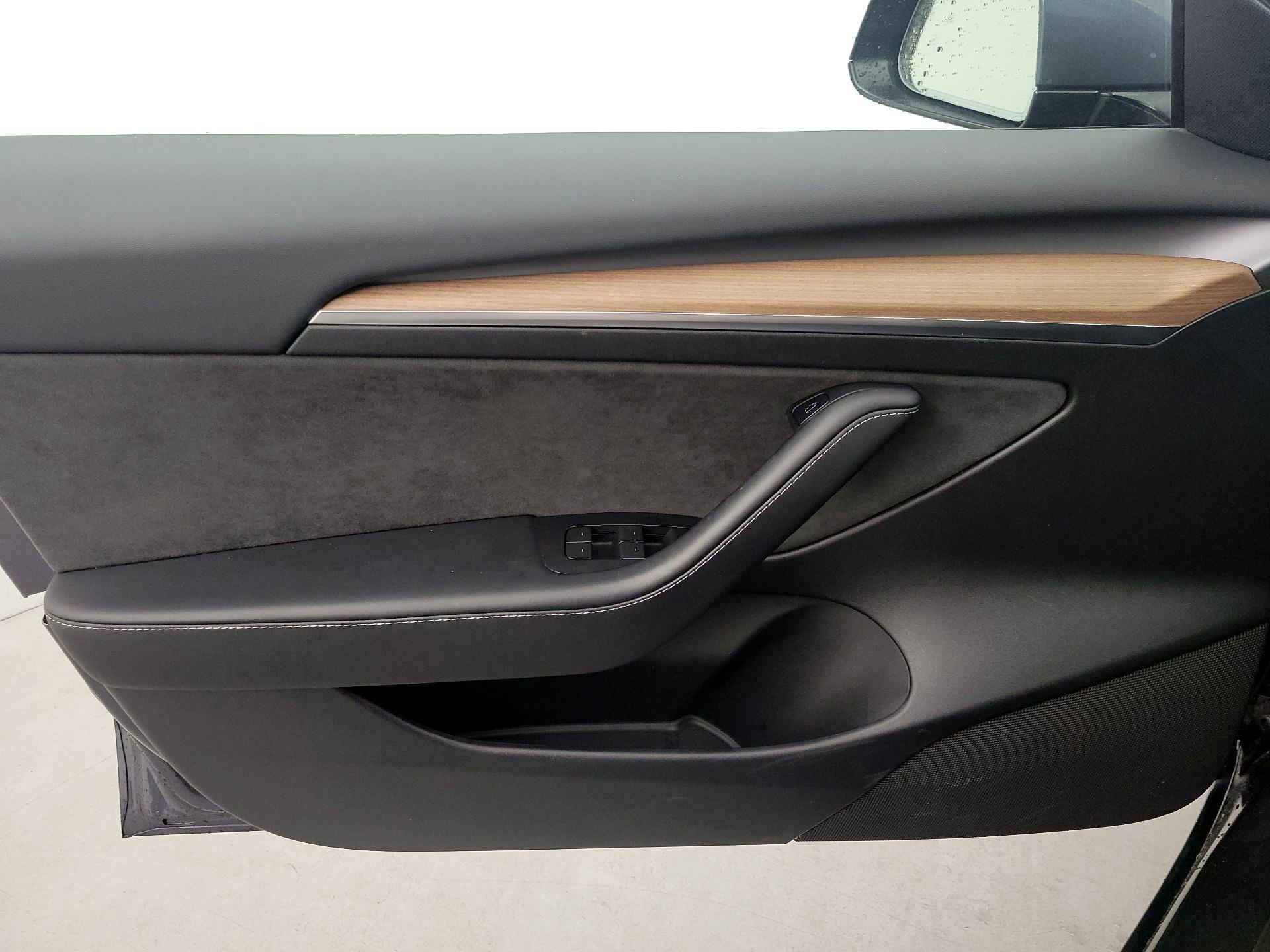 Thumbnail: 2023 Tesla Model 3 - 12