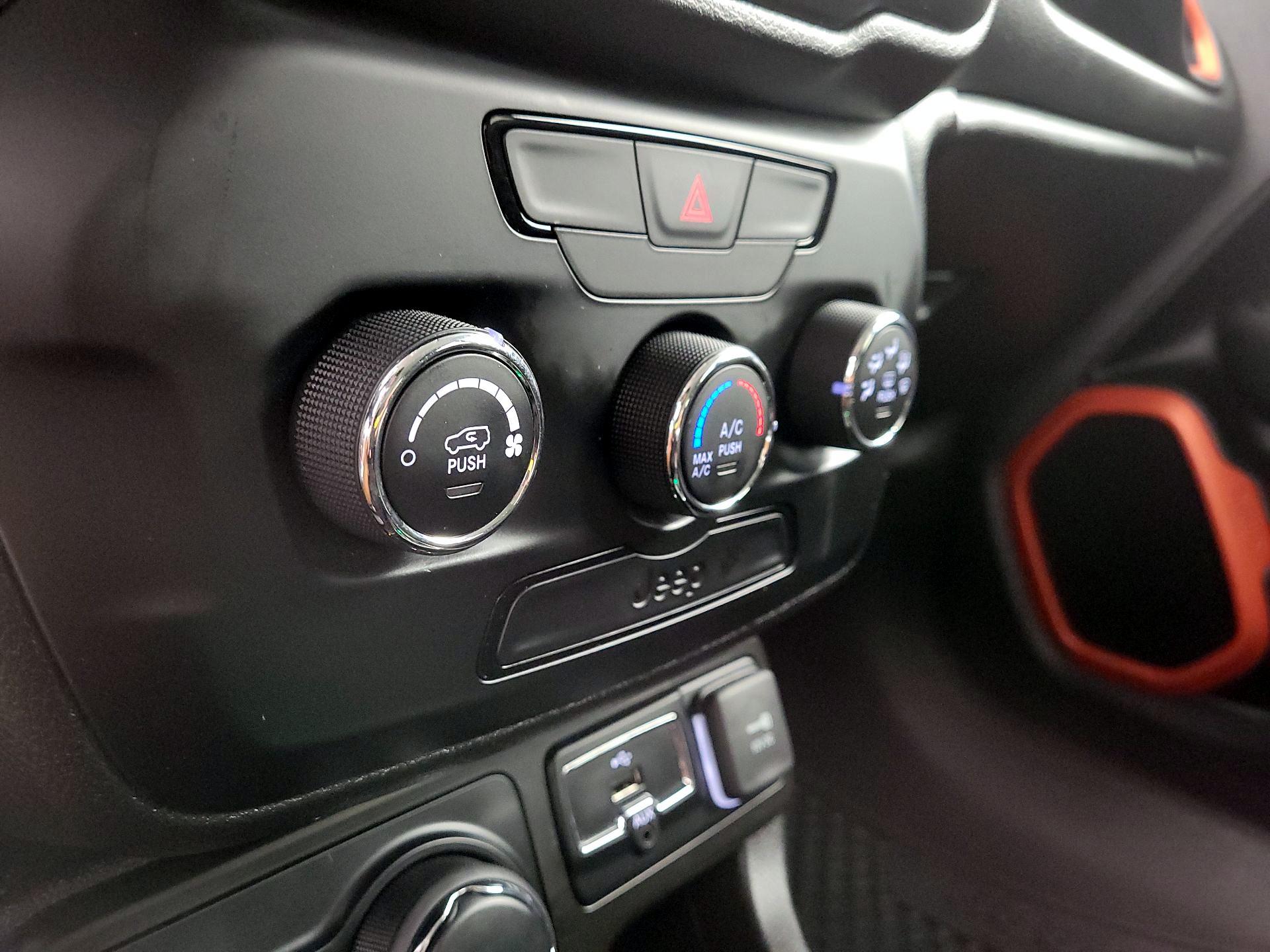 Thumbnail: 2020 Jeep Renegade - 16