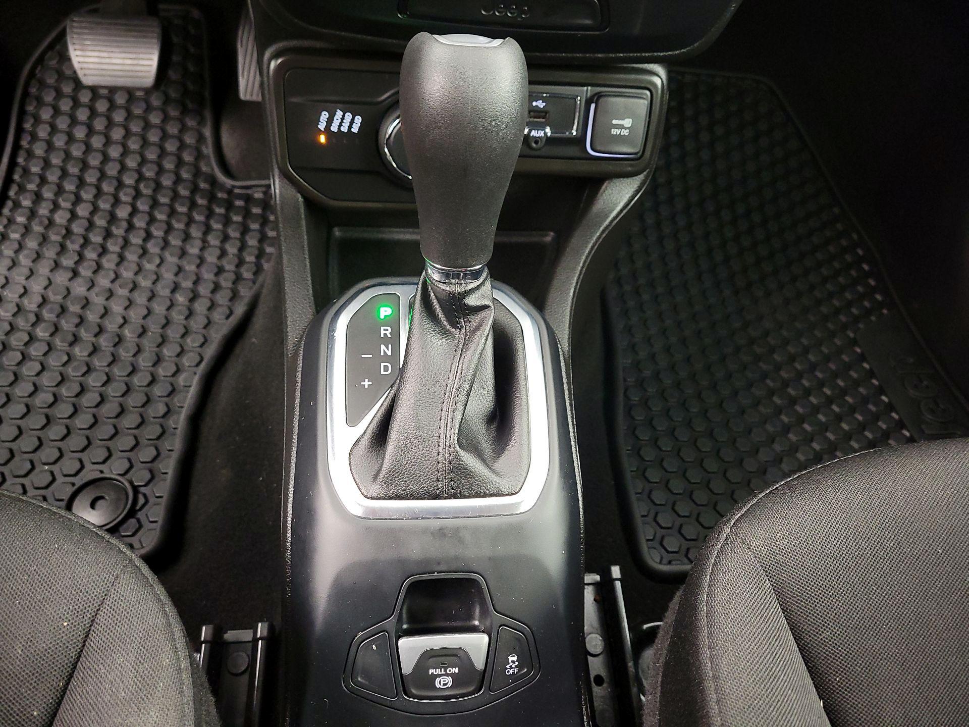 Thumbnail: 2020 Jeep Renegade - 17