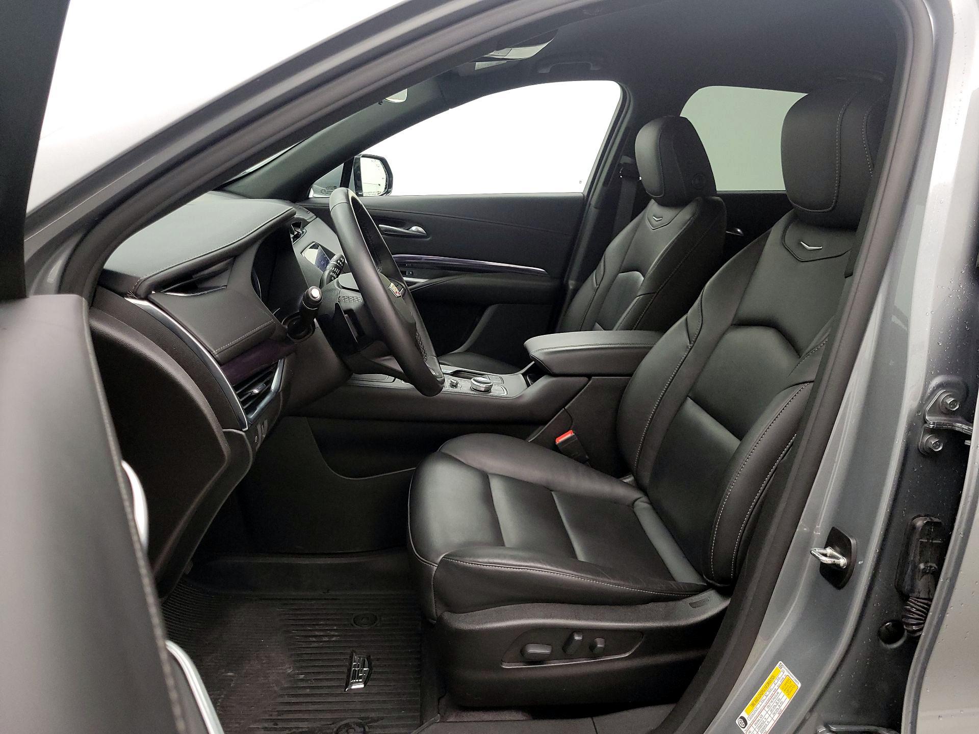 Thumbnail: 2023 Cadillac XT4 - 11