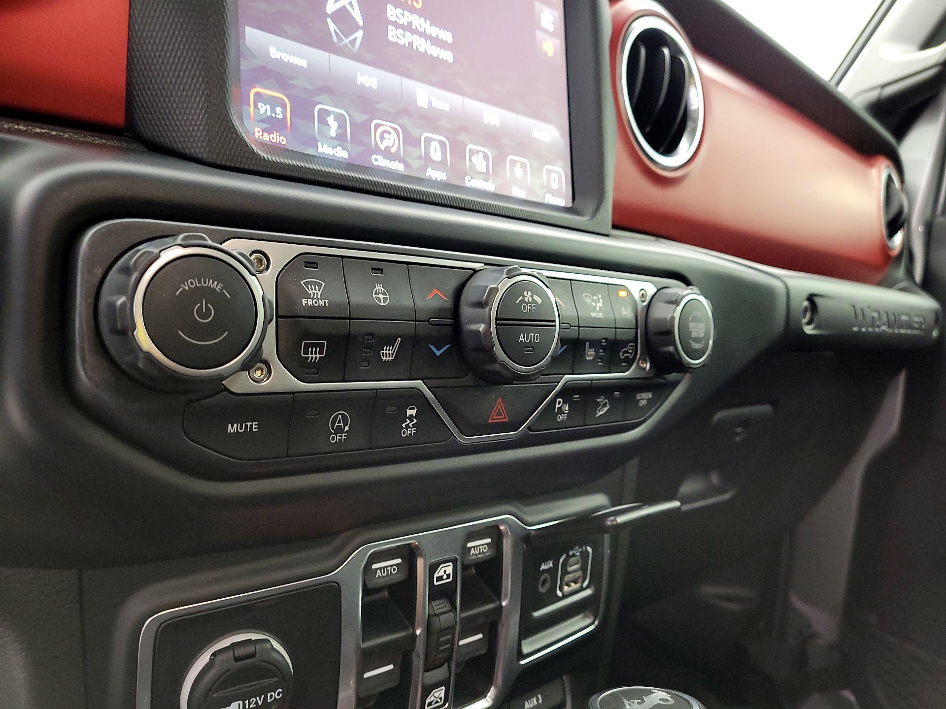 Thumbnail: 2019 Jeep Wrangler - 17