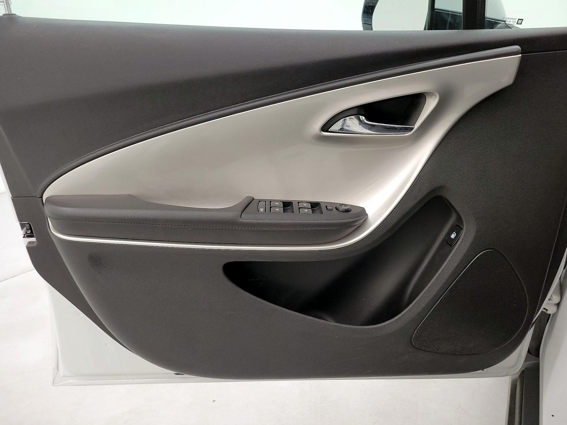 Thumbnail: 2015 Chevrolet Volt - 12