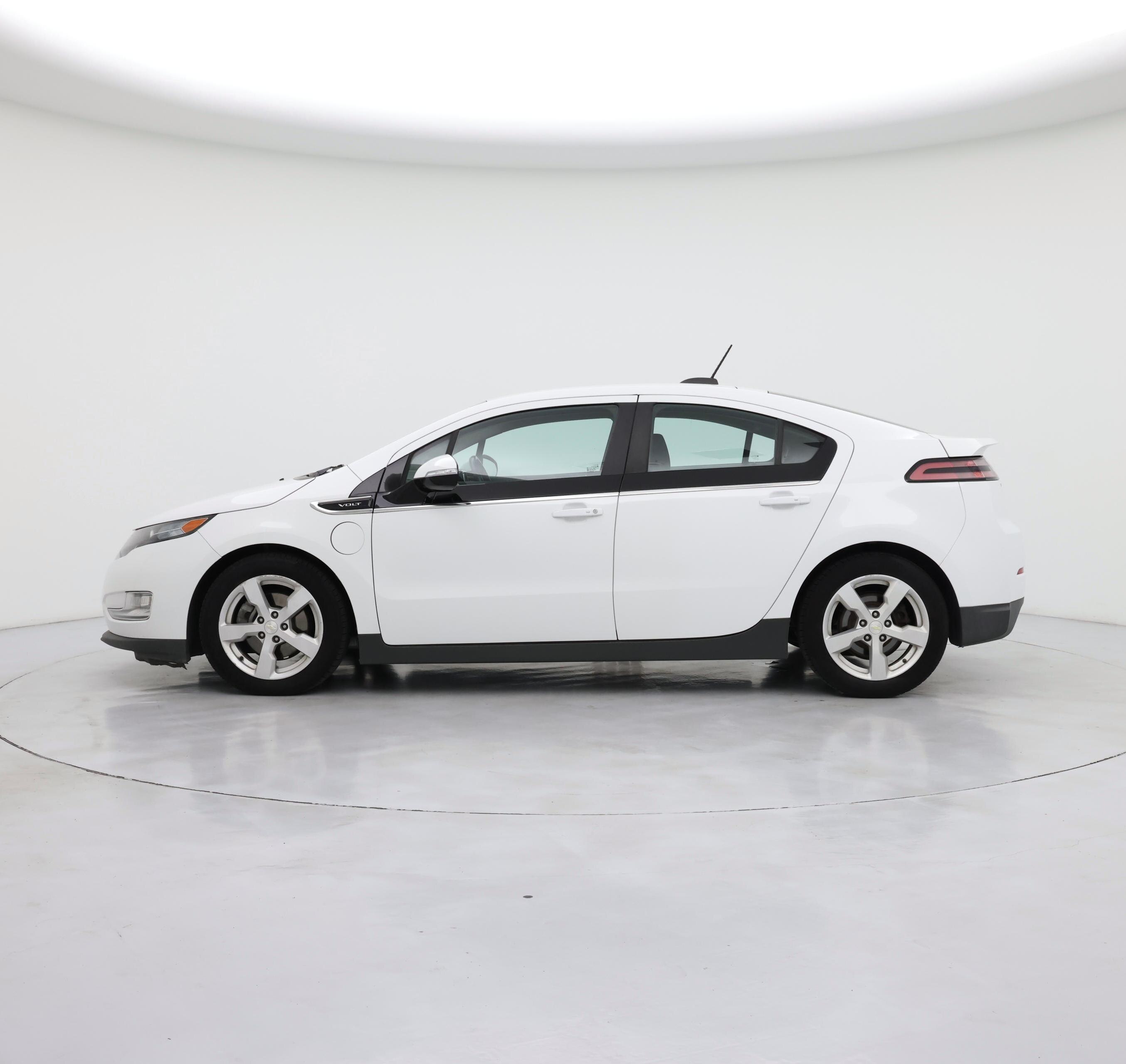 Thumbnail: 2015 Chevrolet Volt - 3