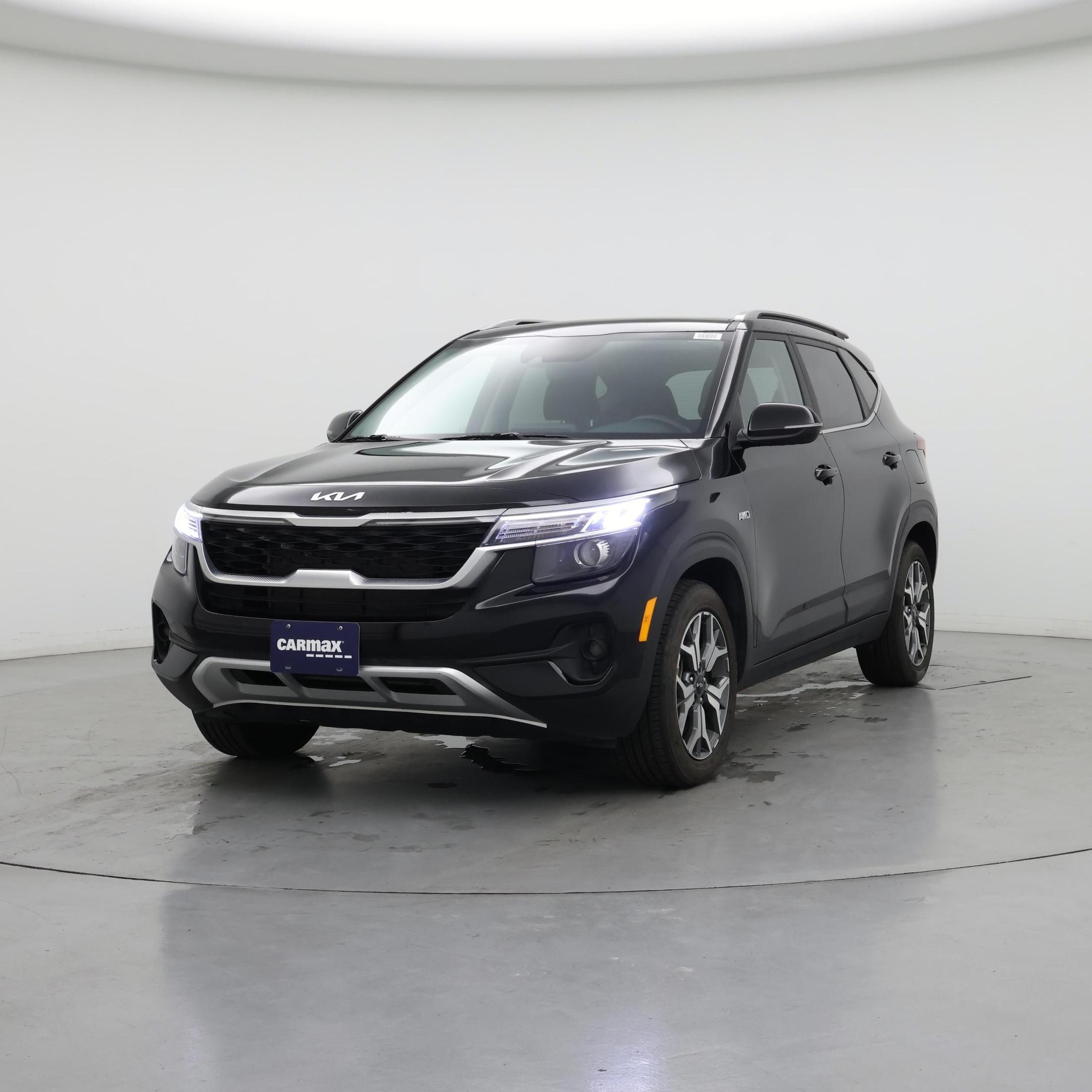 Thumbnail: 2023 Kia Seltos - 4
