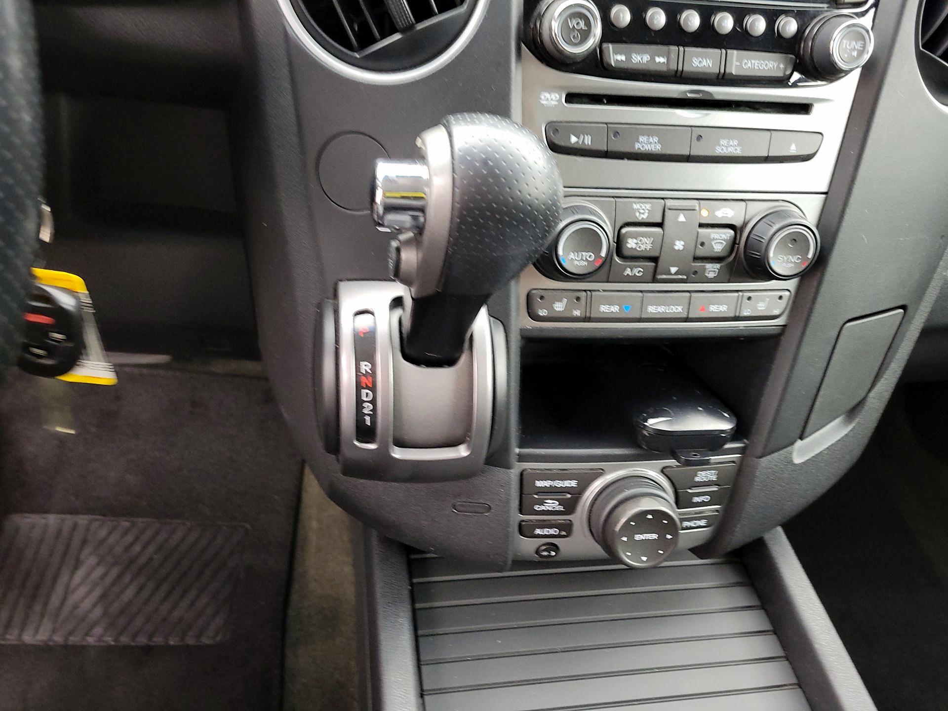 Thumbnail: 2015 Honda Pilot - 17
