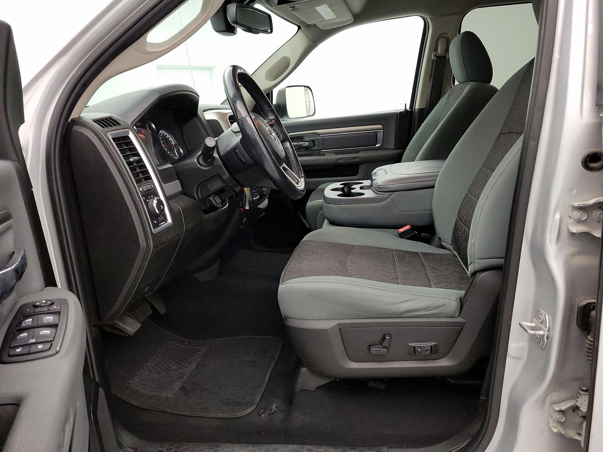 Thumbnail: 2019 RAM 1500 Classic - 11