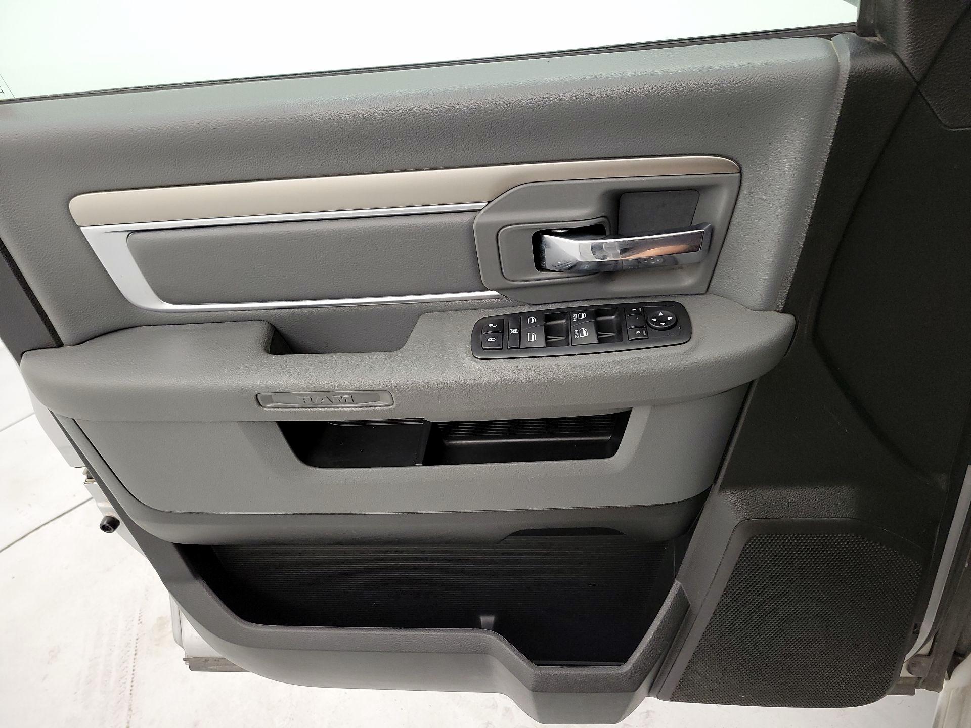 Thumbnail: 2019 RAM 1500 Classic - 12