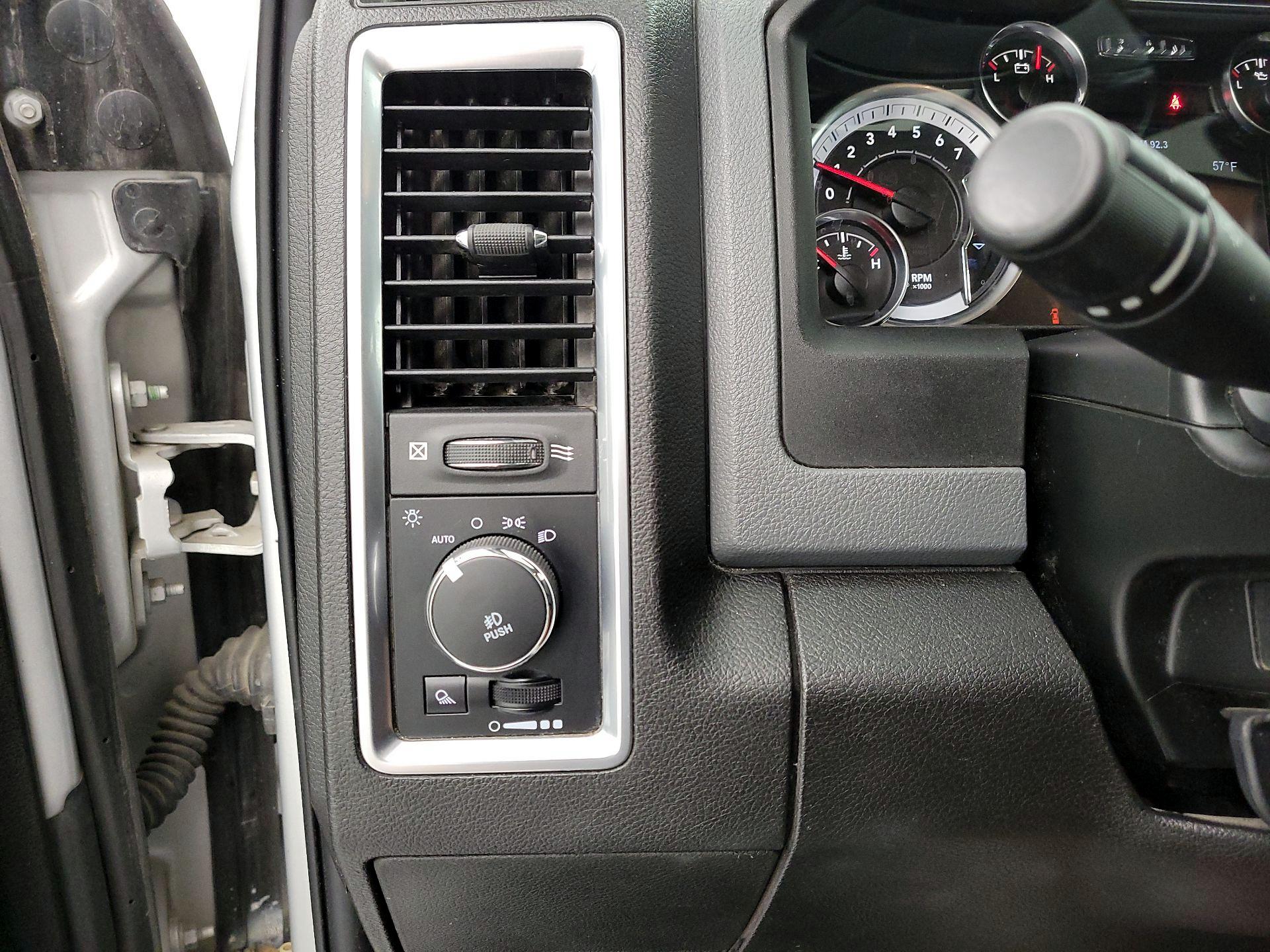 Thumbnail: 2019 RAM 1500 Classic - 13