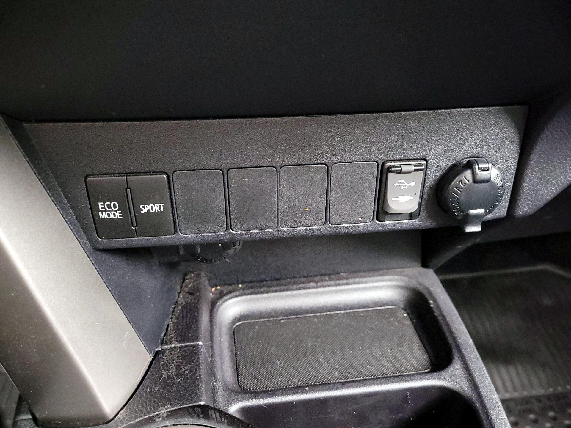 Thumbnail: 2018 Toyota RAV4 - 18