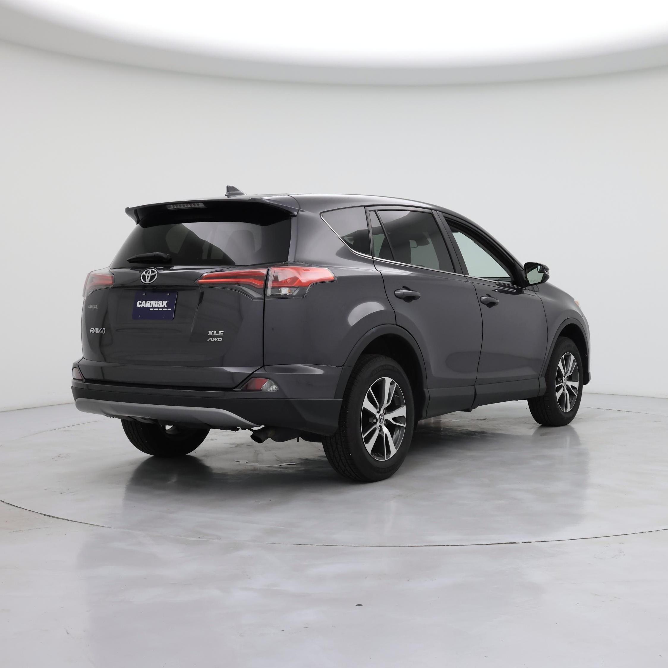 Thumbnail: 2018 Toyota RAV4 - 8