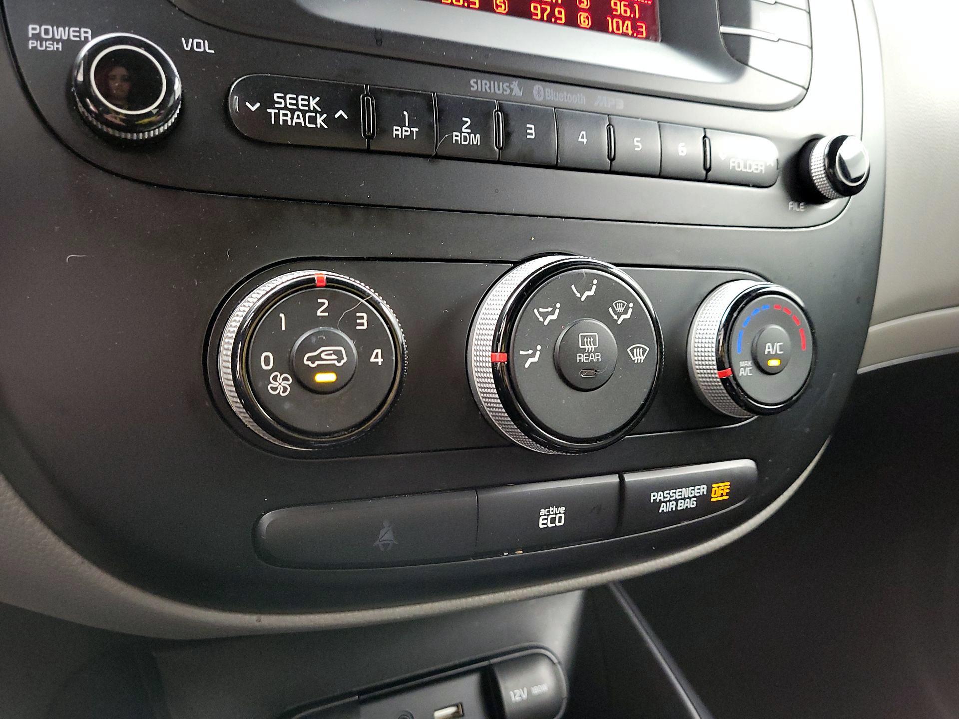 Thumbnail: 2015 Kia Soul - 15