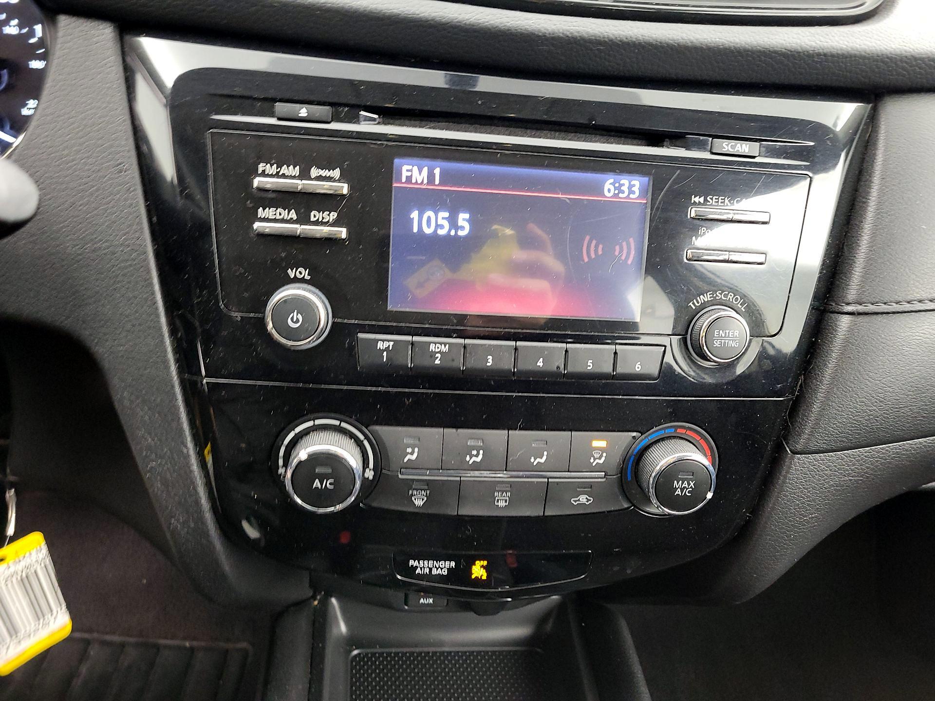 Thumbnail: 2017 Nissan Rogue - 15