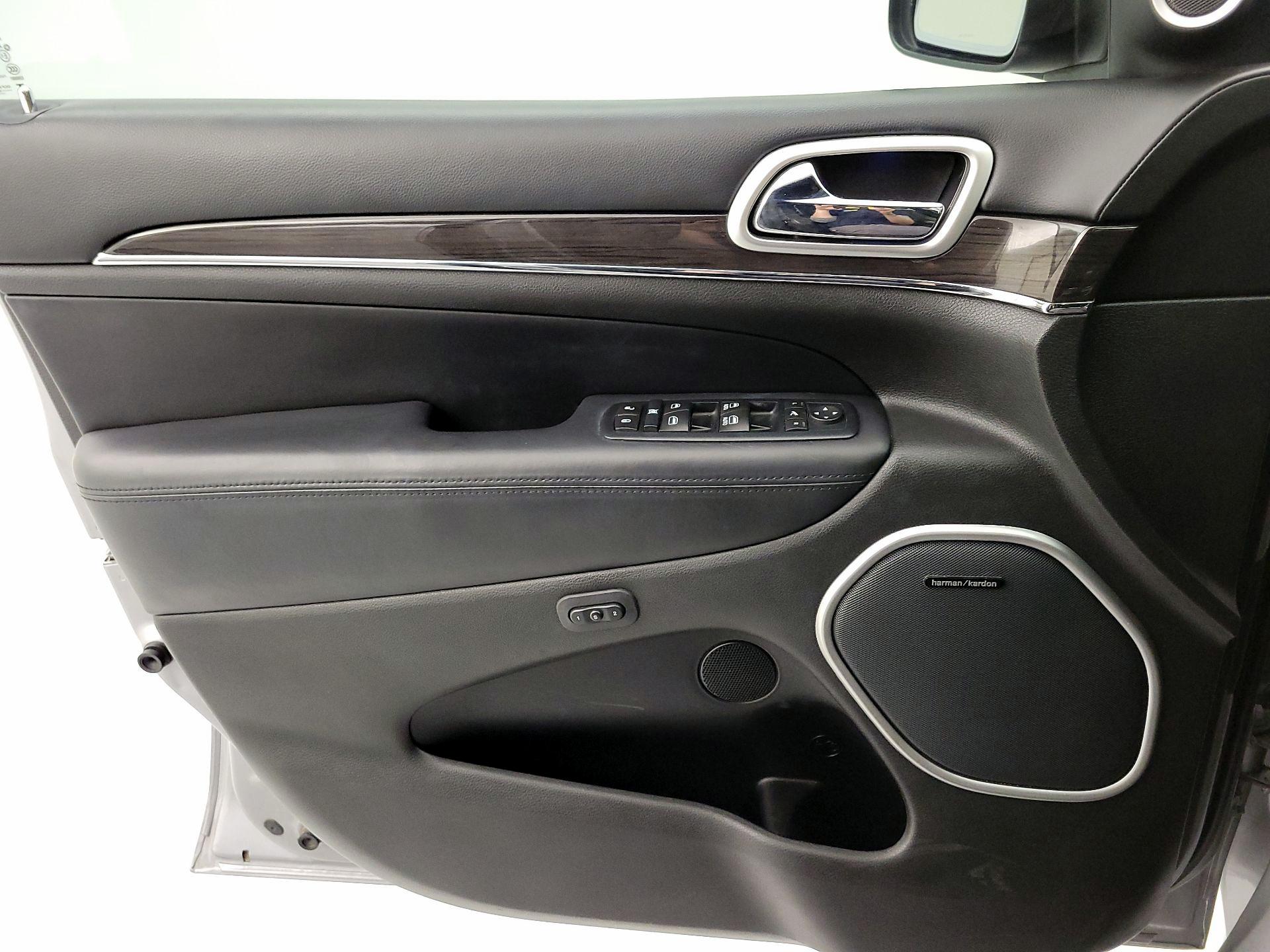 Thumbnail: 2016 Jeep Grand Cherokee - 12