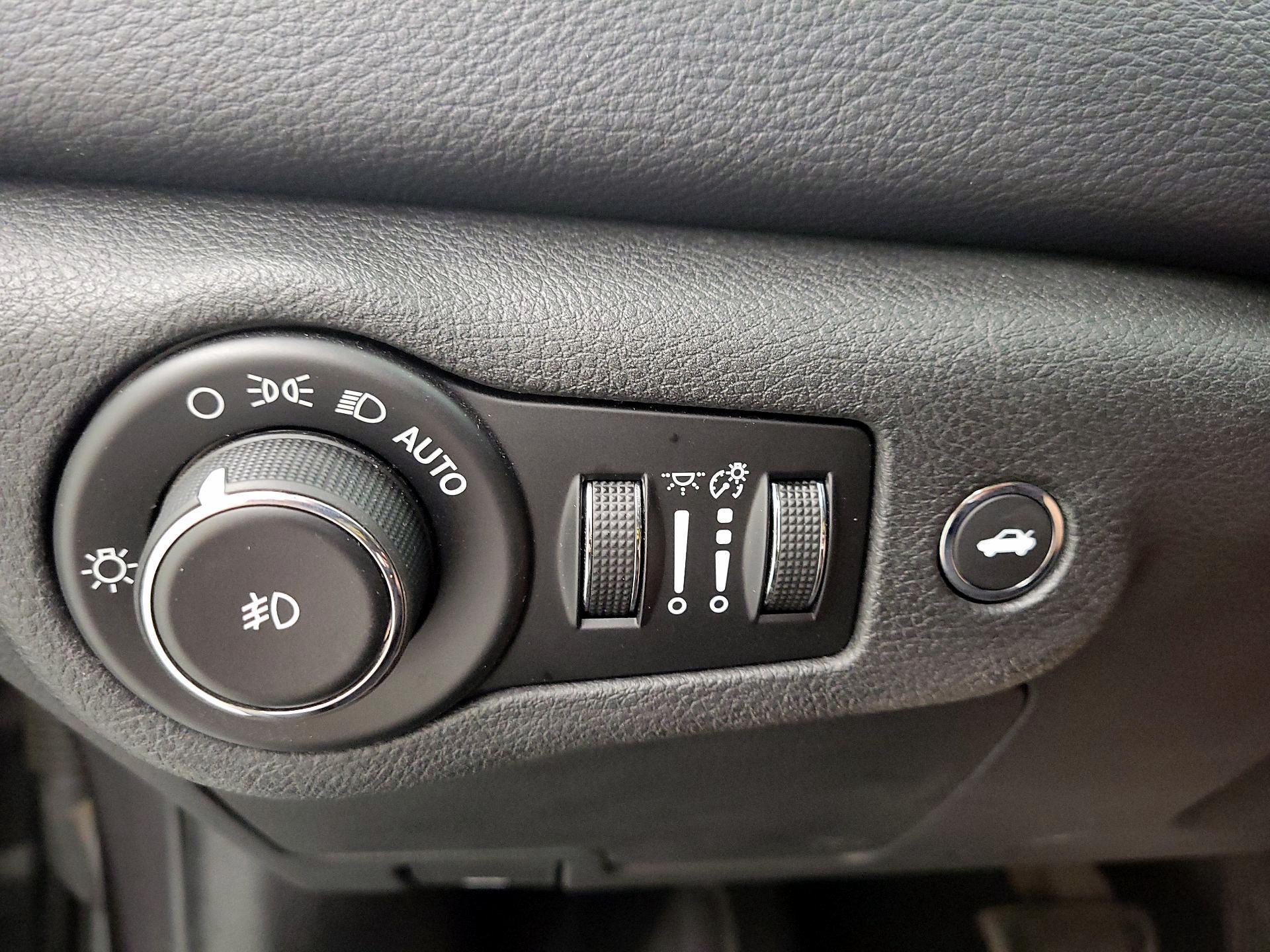 Thumbnail: 2015 Chrysler 200 - 13