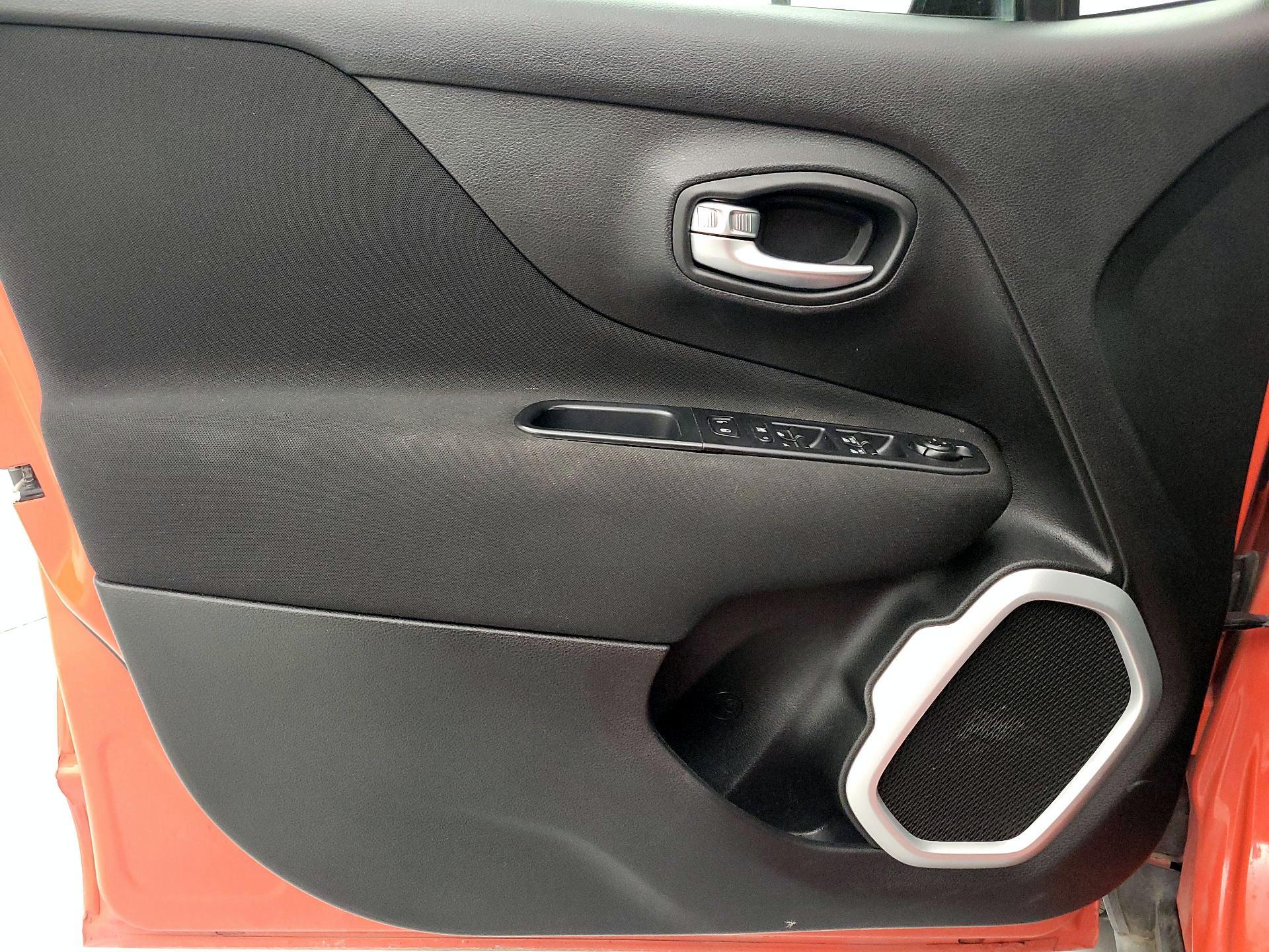 Thumbnail: 2019 Jeep Renegade - 12