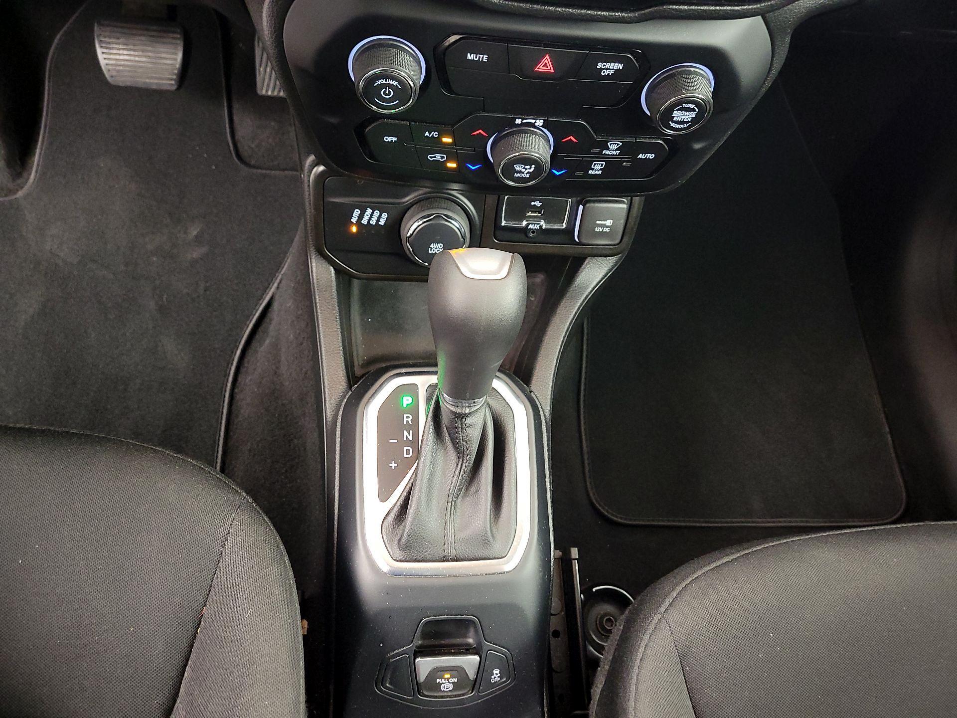 Thumbnail: 2019 Jeep Renegade - 16