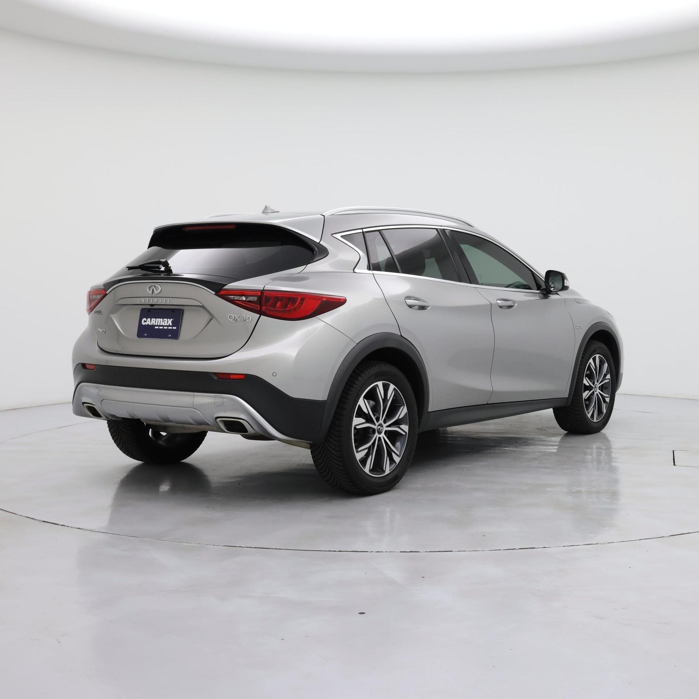 Thumbnail: 2017 INFINITI QX30 - 8