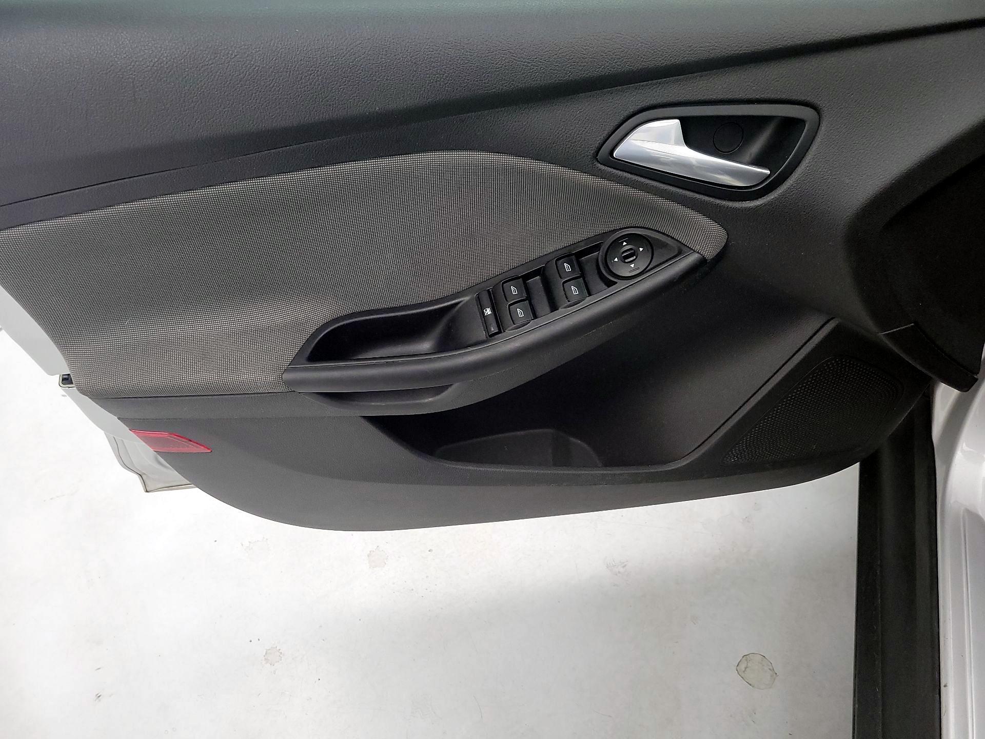 Thumbnail: 2014 Ford Focus - 12