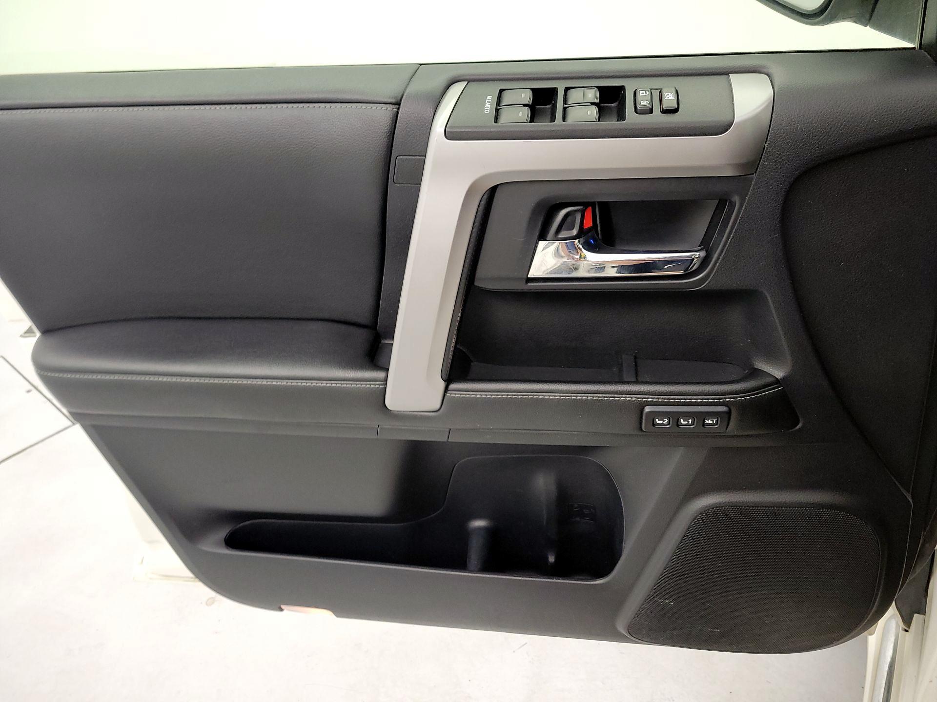 Thumbnail: 2014 Toyota 4Runner - 12