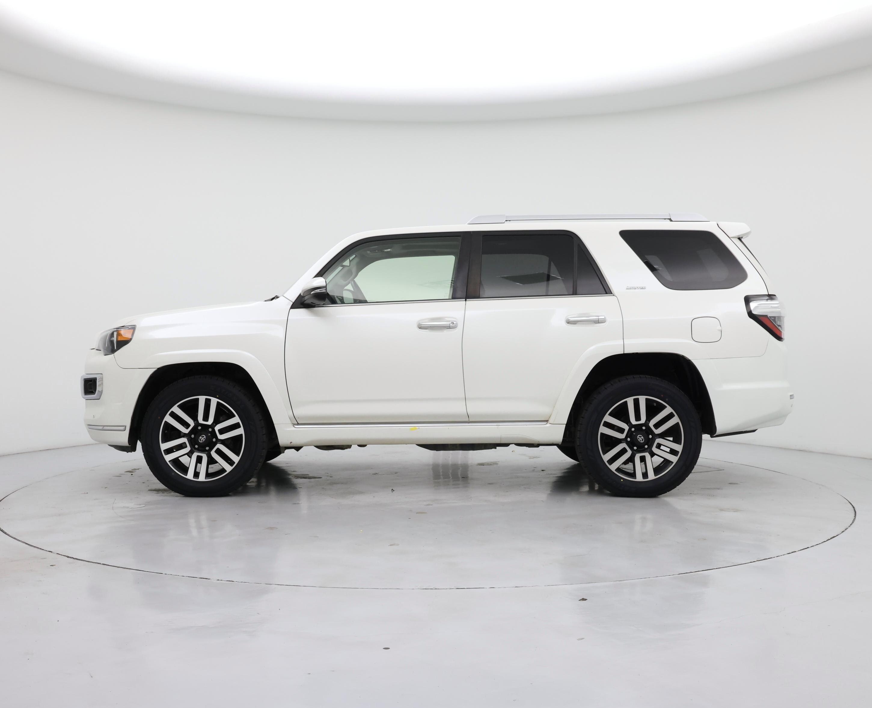 Thumbnail: 2014 Toyota 4Runner - 3