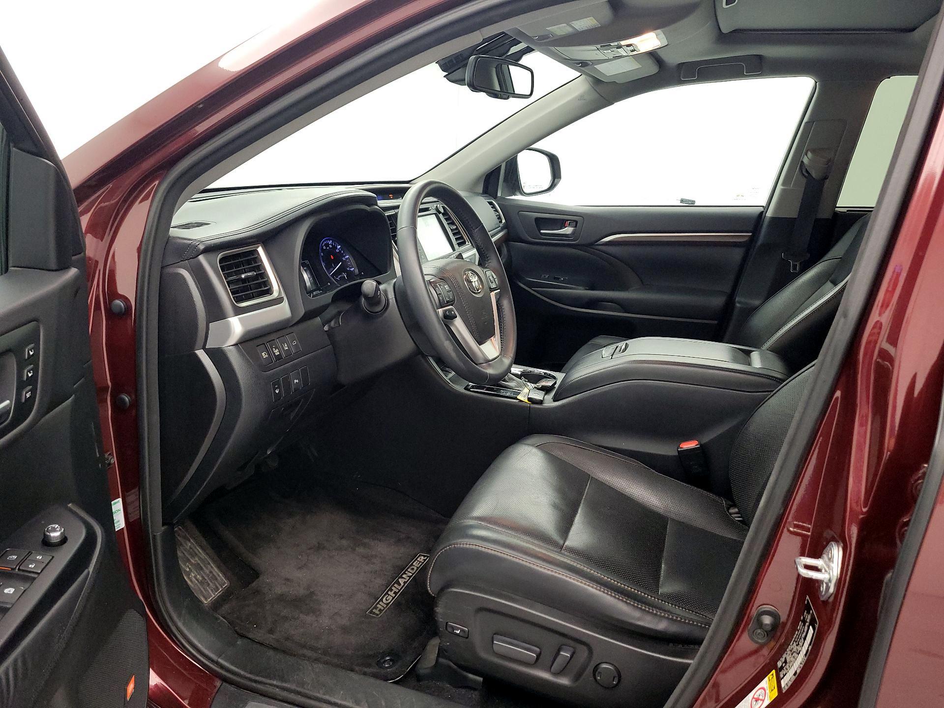 Thumbnail: 2016 Toyota Highlander - 11