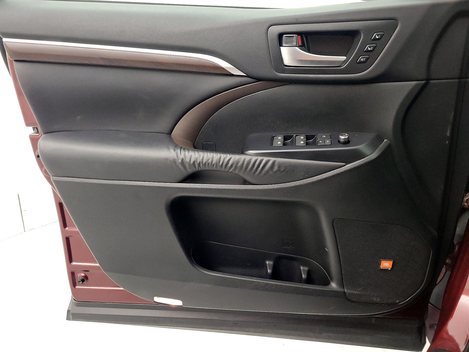 Thumbnail: 2016 Toyota Highlander - 12