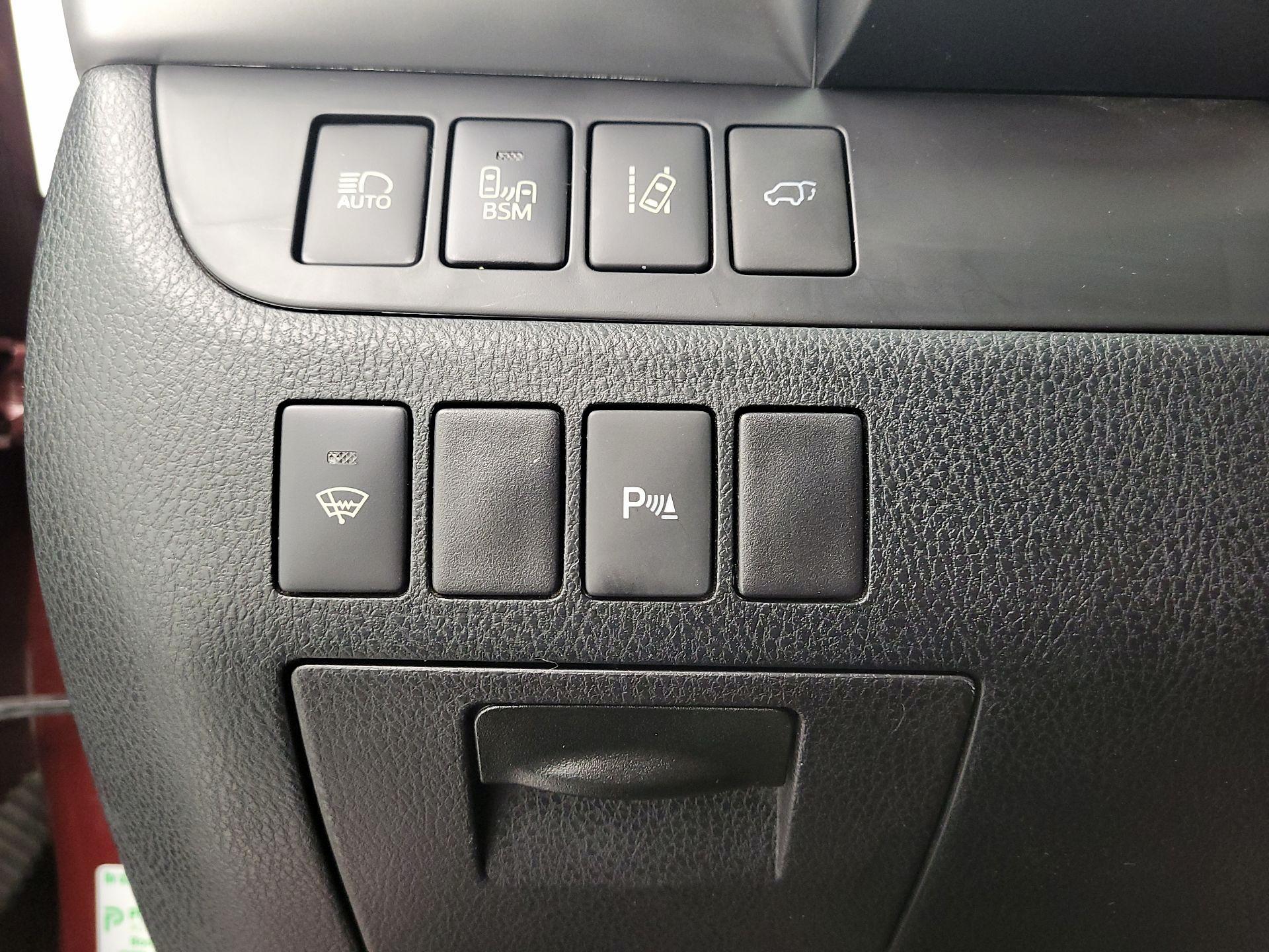 Thumbnail: 2016 Toyota Highlander - 13