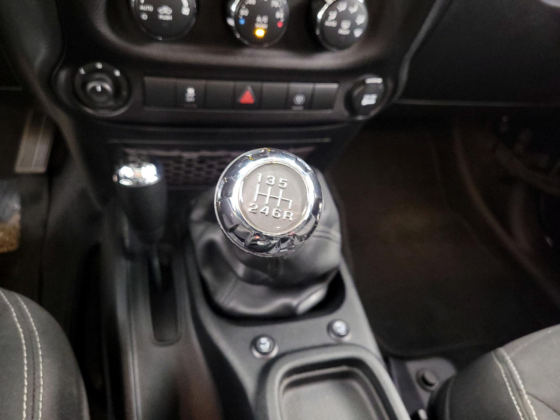 Thumbnail: 2018 Jeep Wrangler - 15