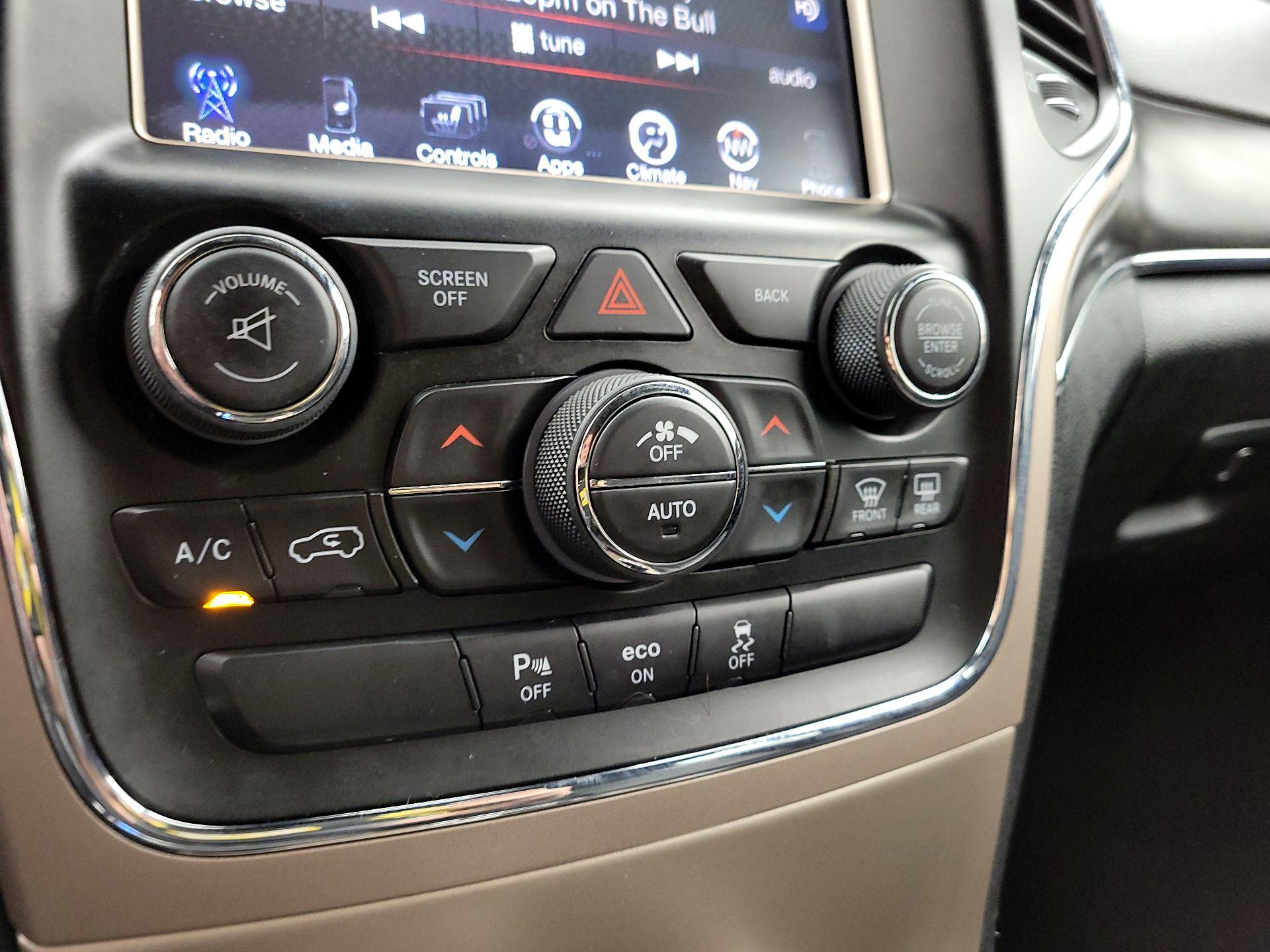 Thumbnail: 2014 Jeep Grand Cherokee - 17