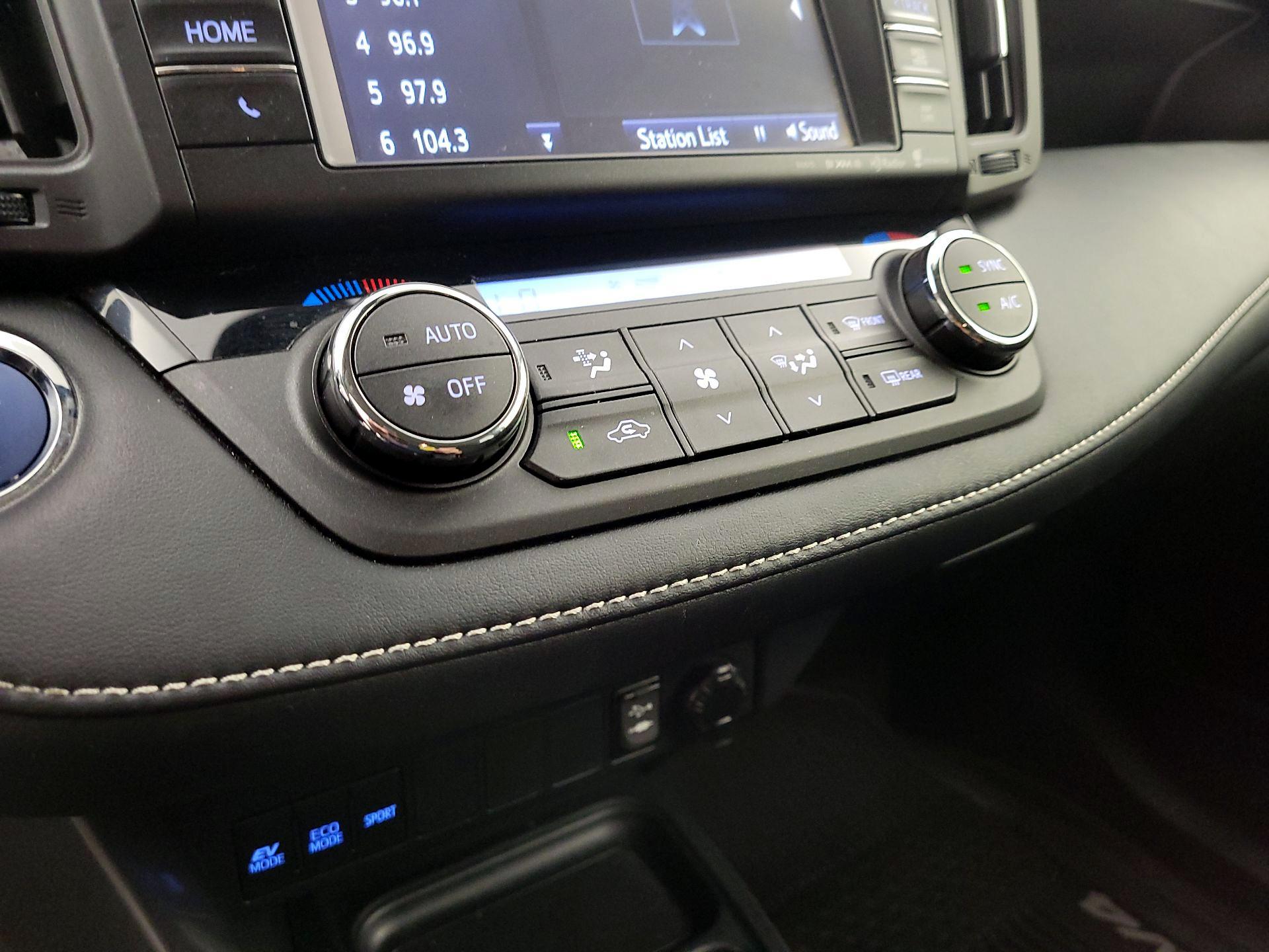 Thumbnail: 2017 Toyota RAV4 - 17