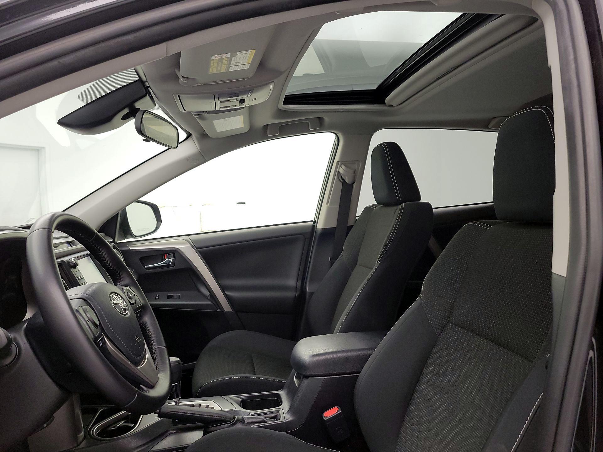 Thumbnail: 2017 Toyota RAV4 - 20