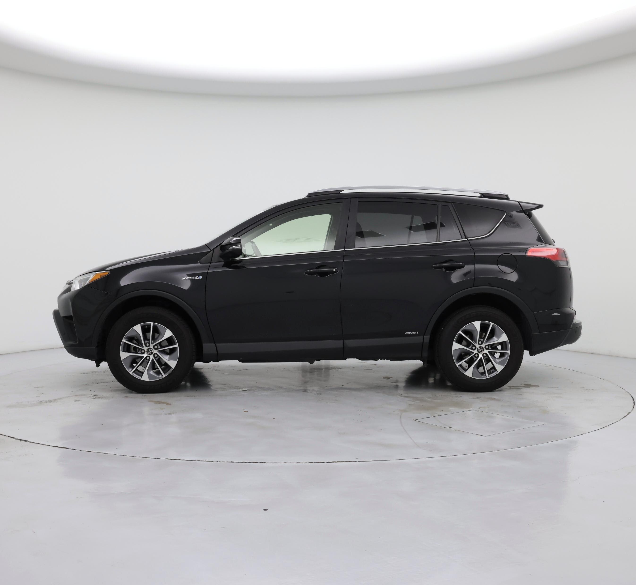Thumbnail: 2017 Toyota RAV4 - 3