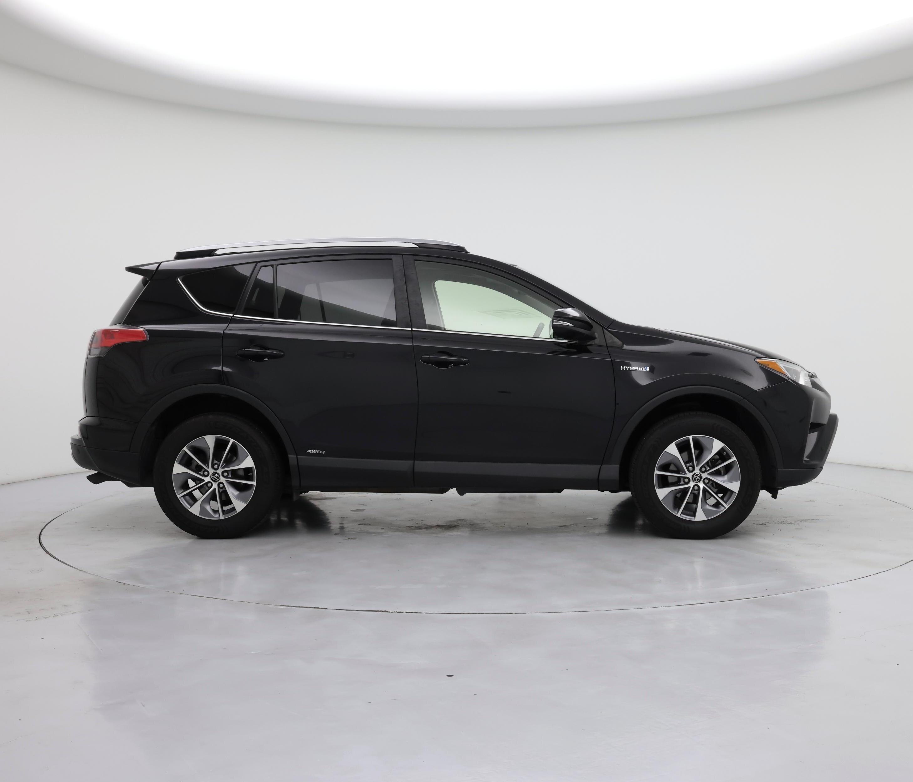 Thumbnail: 2017 Toyota RAV4 - 7