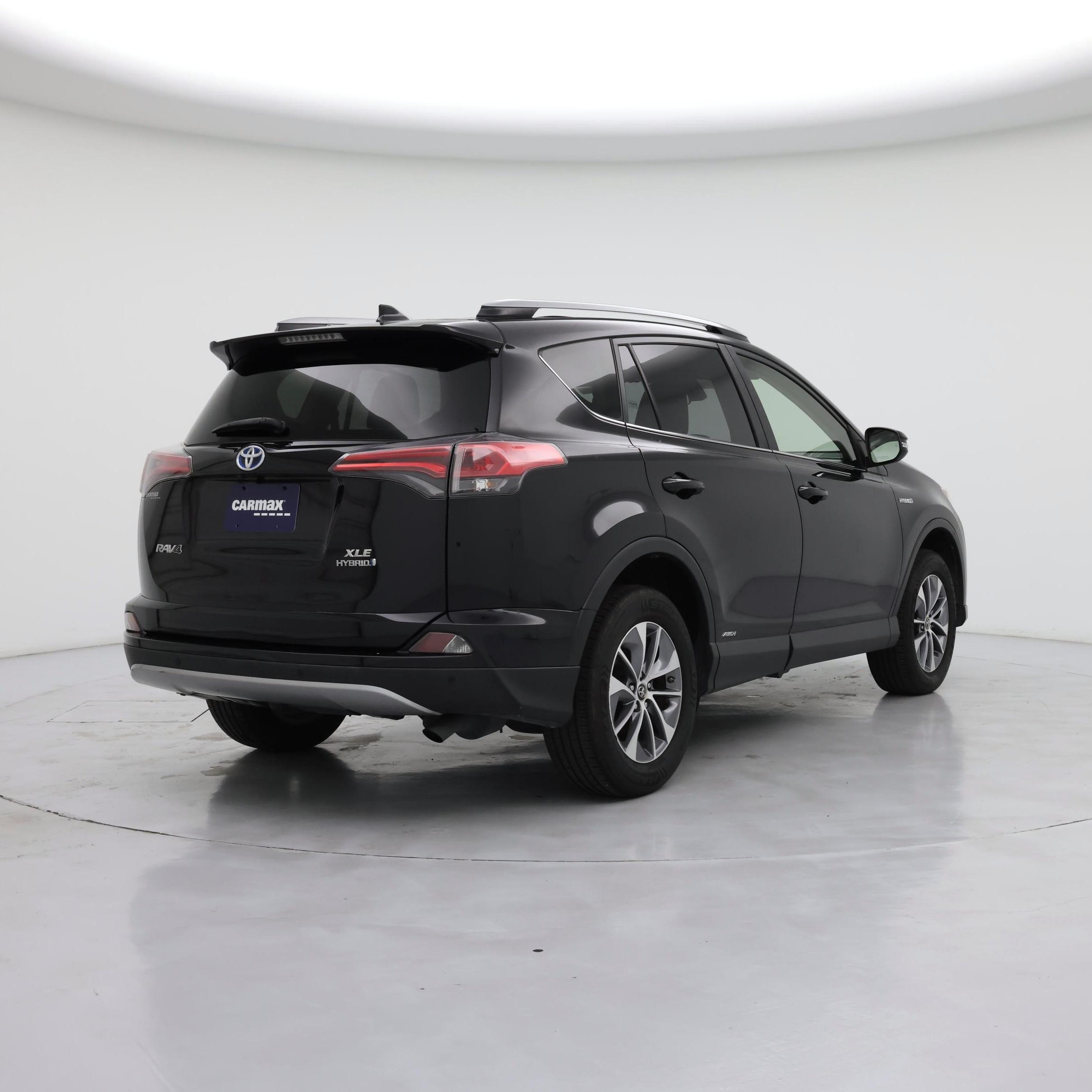 Thumbnail: 2017 Toyota RAV4 - 8