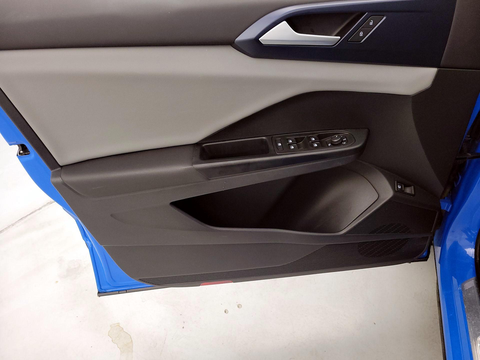 Thumbnail: 2022 Volkswagen Taos - 12