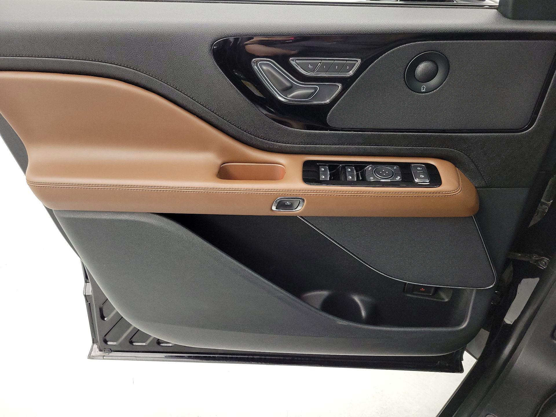 Thumbnail: 2023 Lincoln Aviator - 12