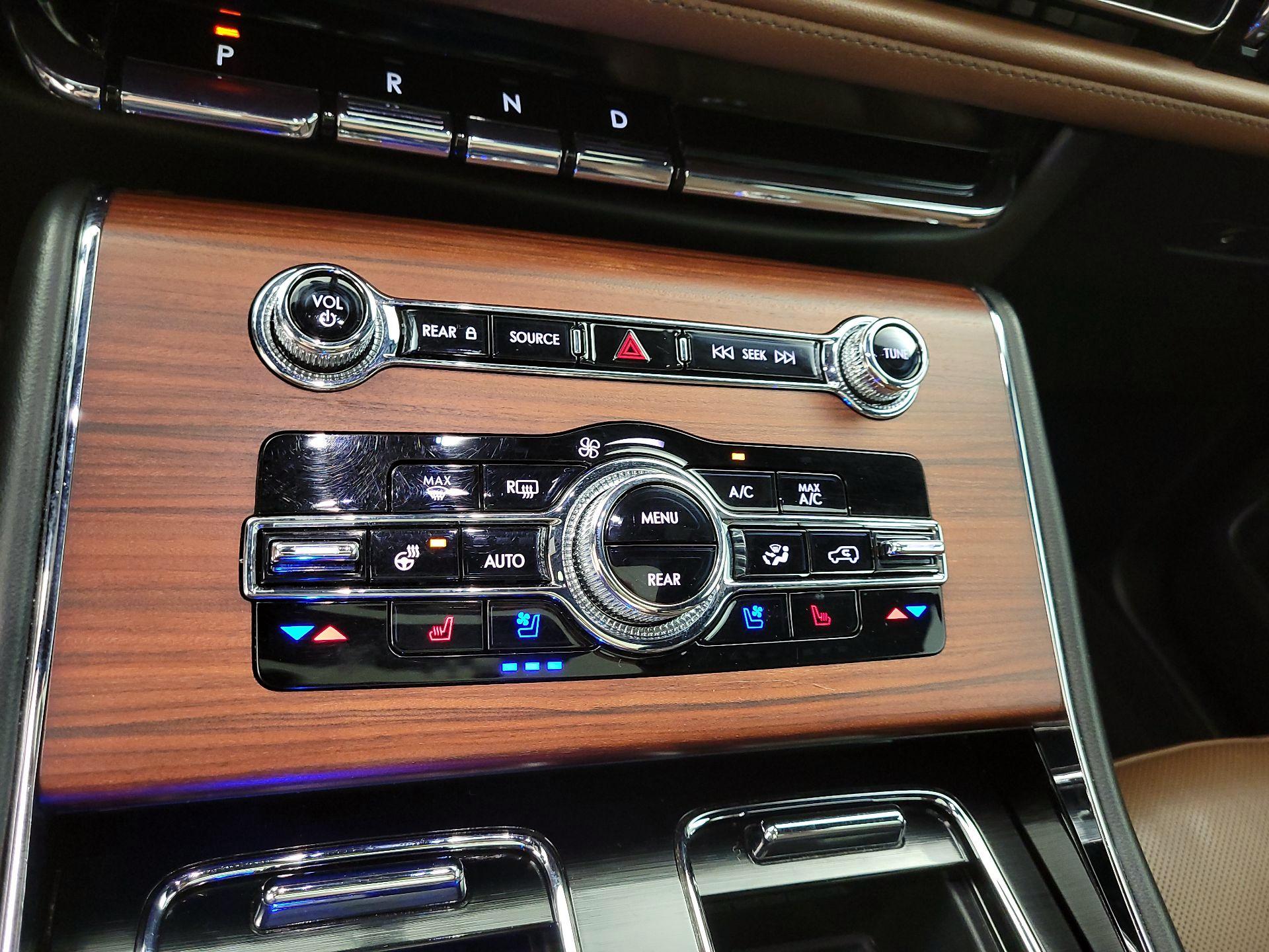 Thumbnail: 2023 Lincoln Aviator - 17