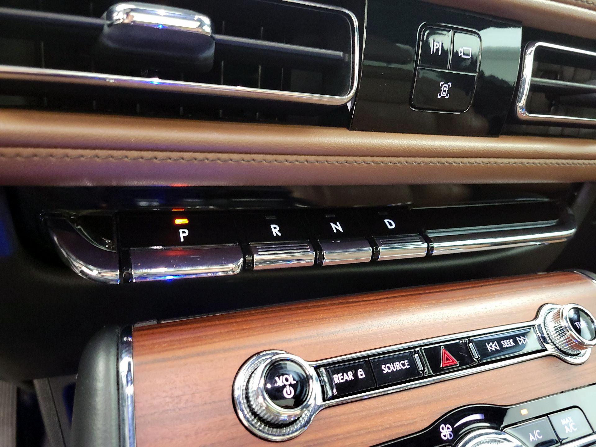 Thumbnail: 2023 Lincoln Aviator - 18