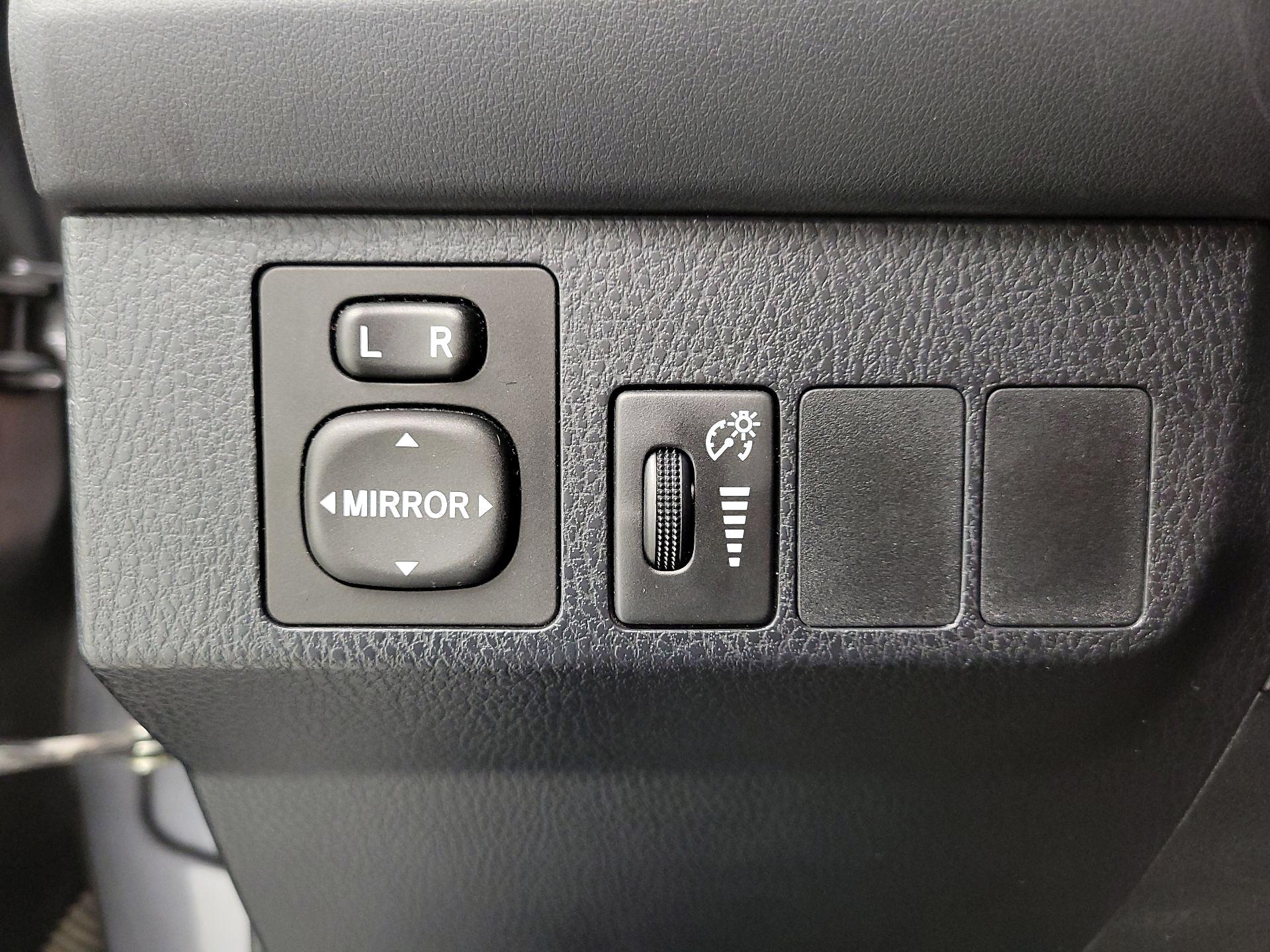 Thumbnail: 2016 Toyota RAV4 - 13