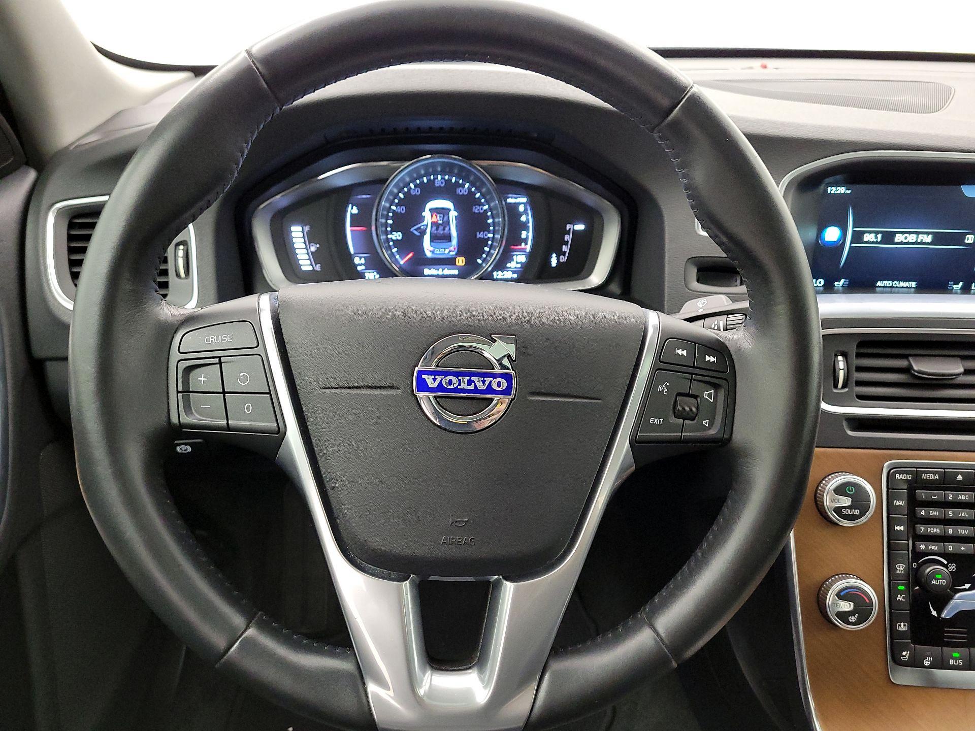Thumbnail: 2016 Volvo S60 - 10