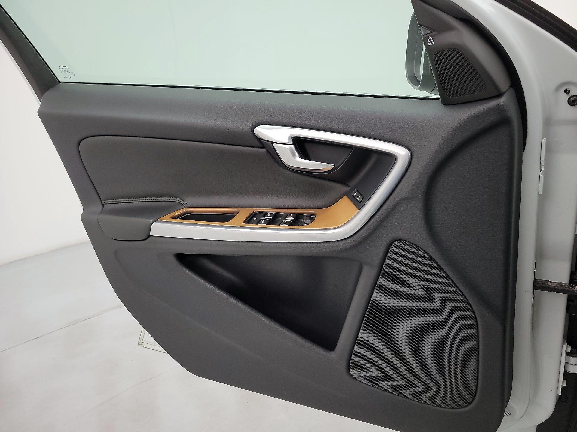 Thumbnail: 2016 Volvo S60 - 12