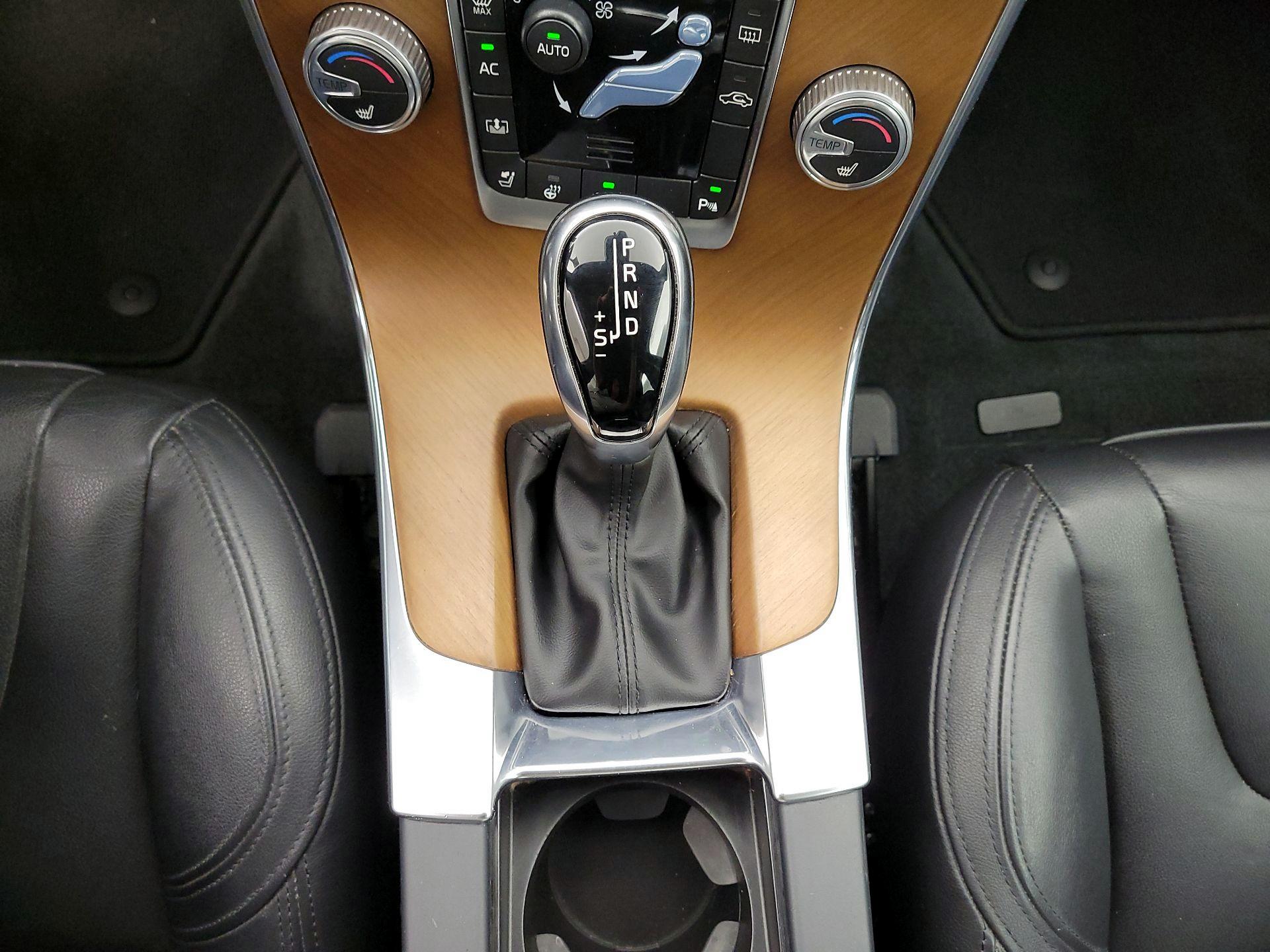 Thumbnail: 2016 Volvo S60 - 17