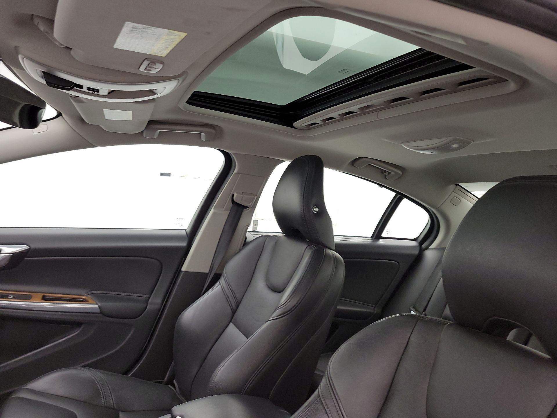 Thumbnail: 2016 Volvo S60 - 19
