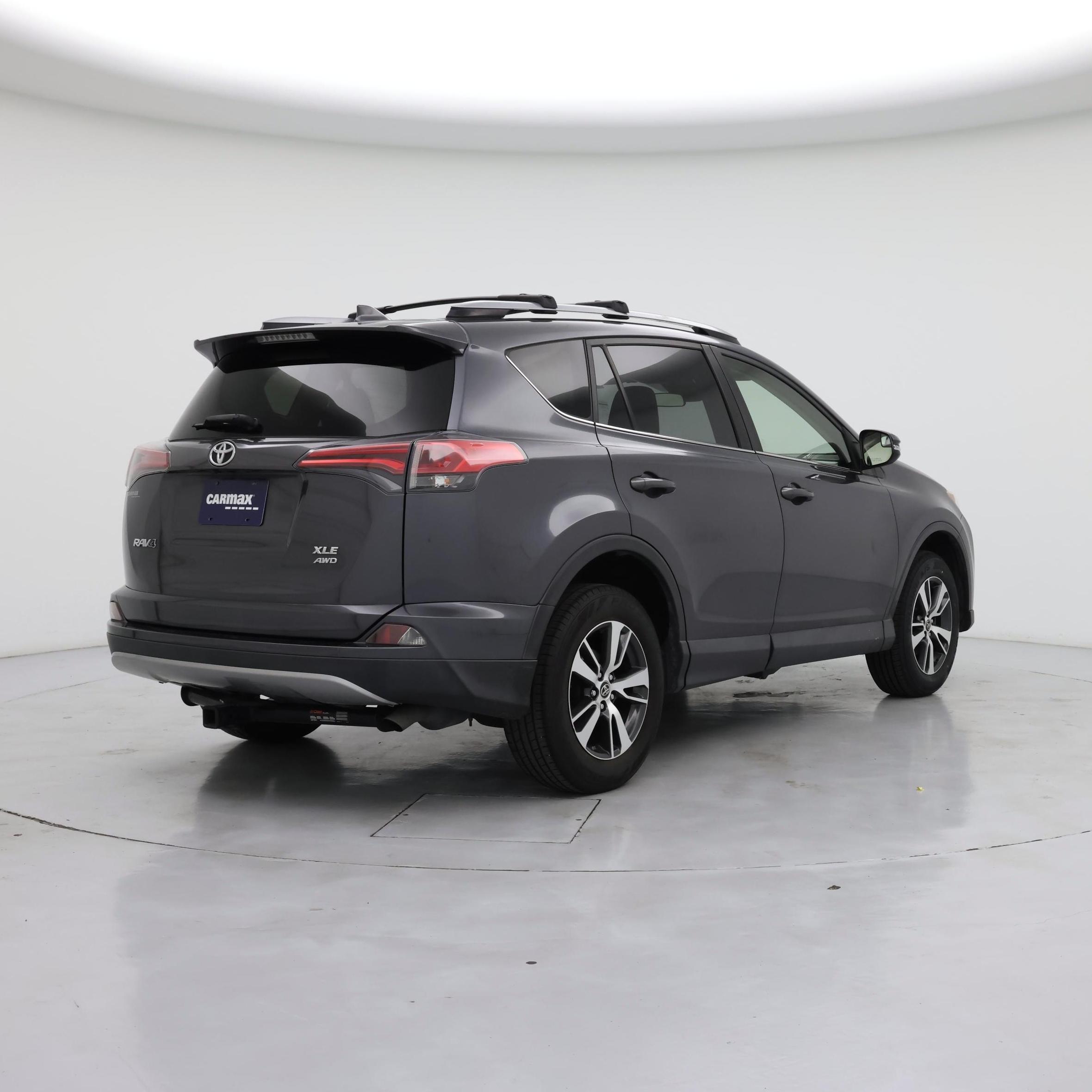 Thumbnail: 2017 Toyota RAV4 - 8
