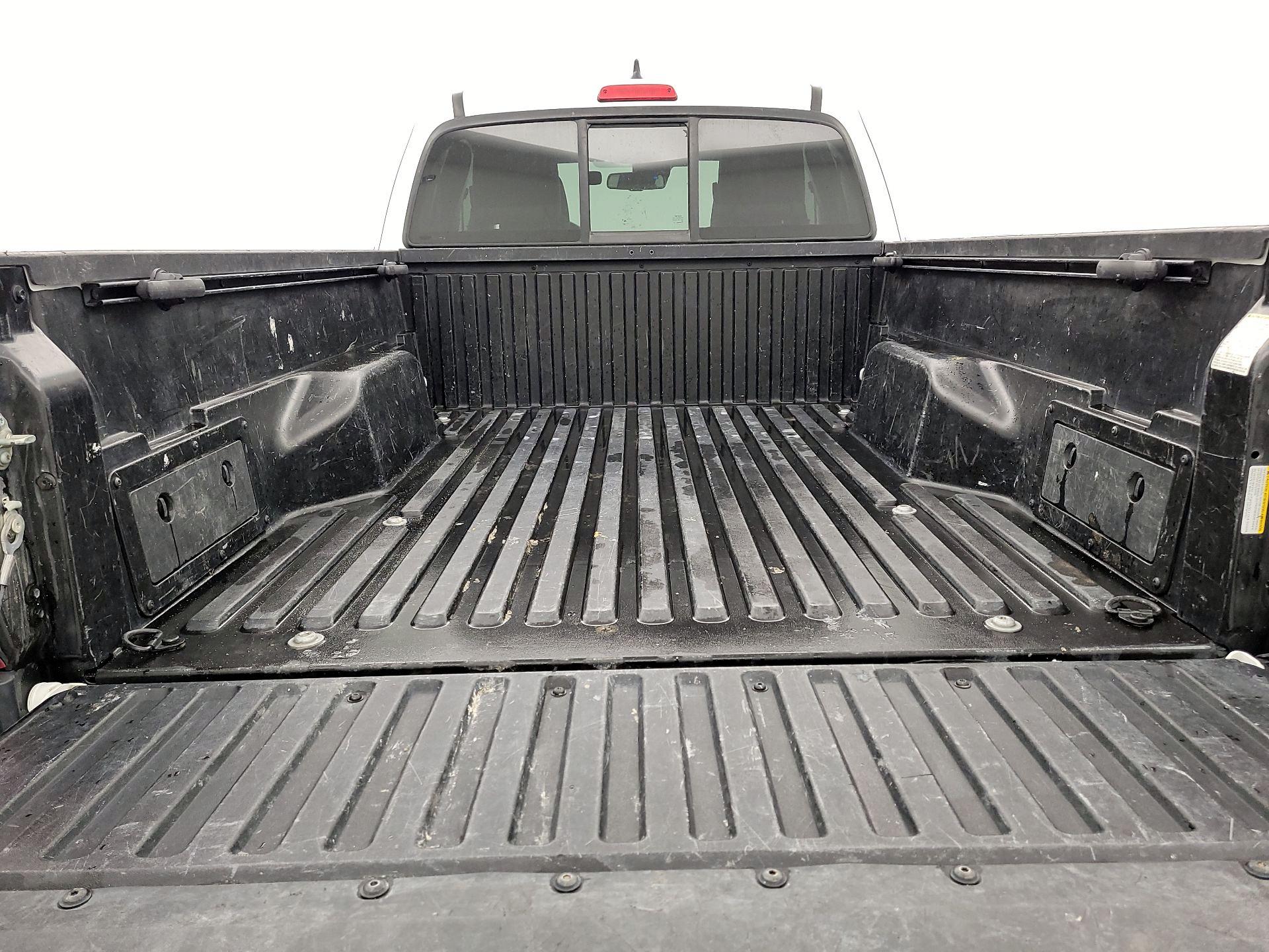 Thumbnail: 2018 Toyota Tacoma - 20