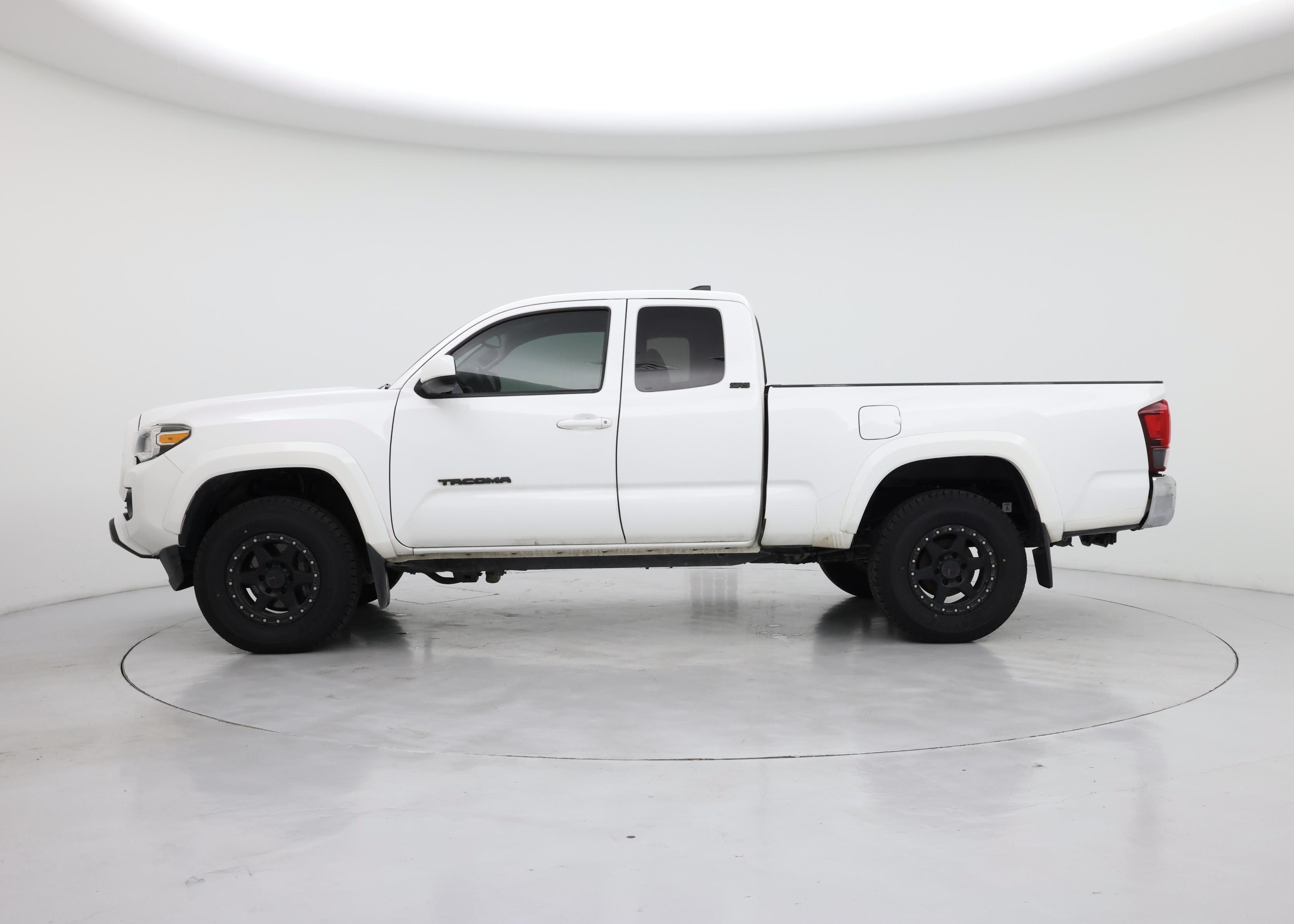 Thumbnail: 2018 Toyota Tacoma - 3